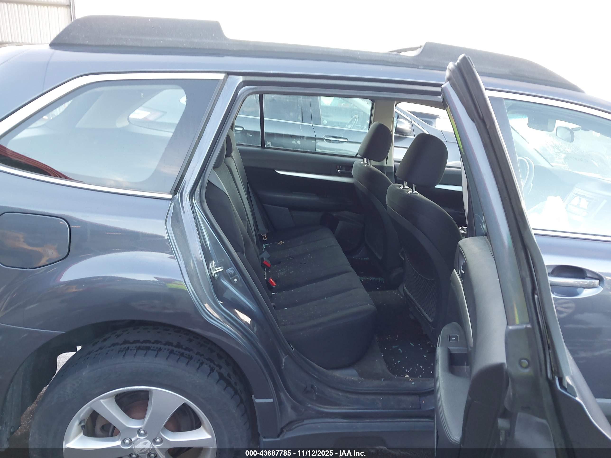 SUBARU OUTBACK image 8
