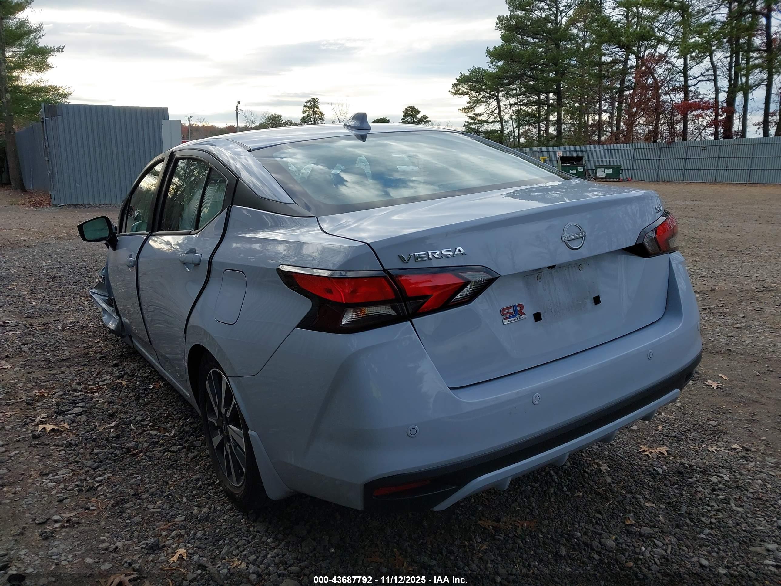 NISSAN VERSA image 3