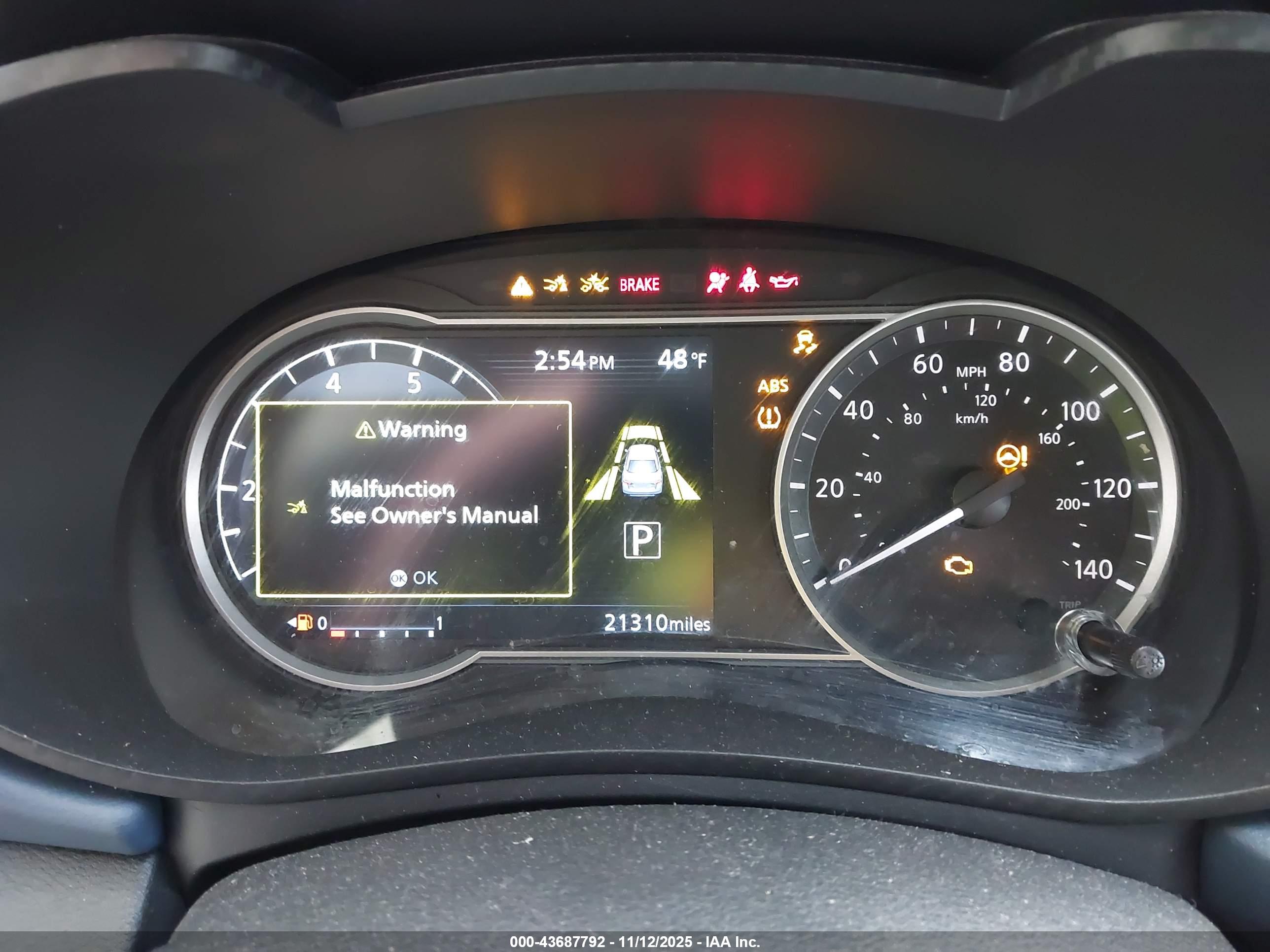 NISSAN VERSA image 7