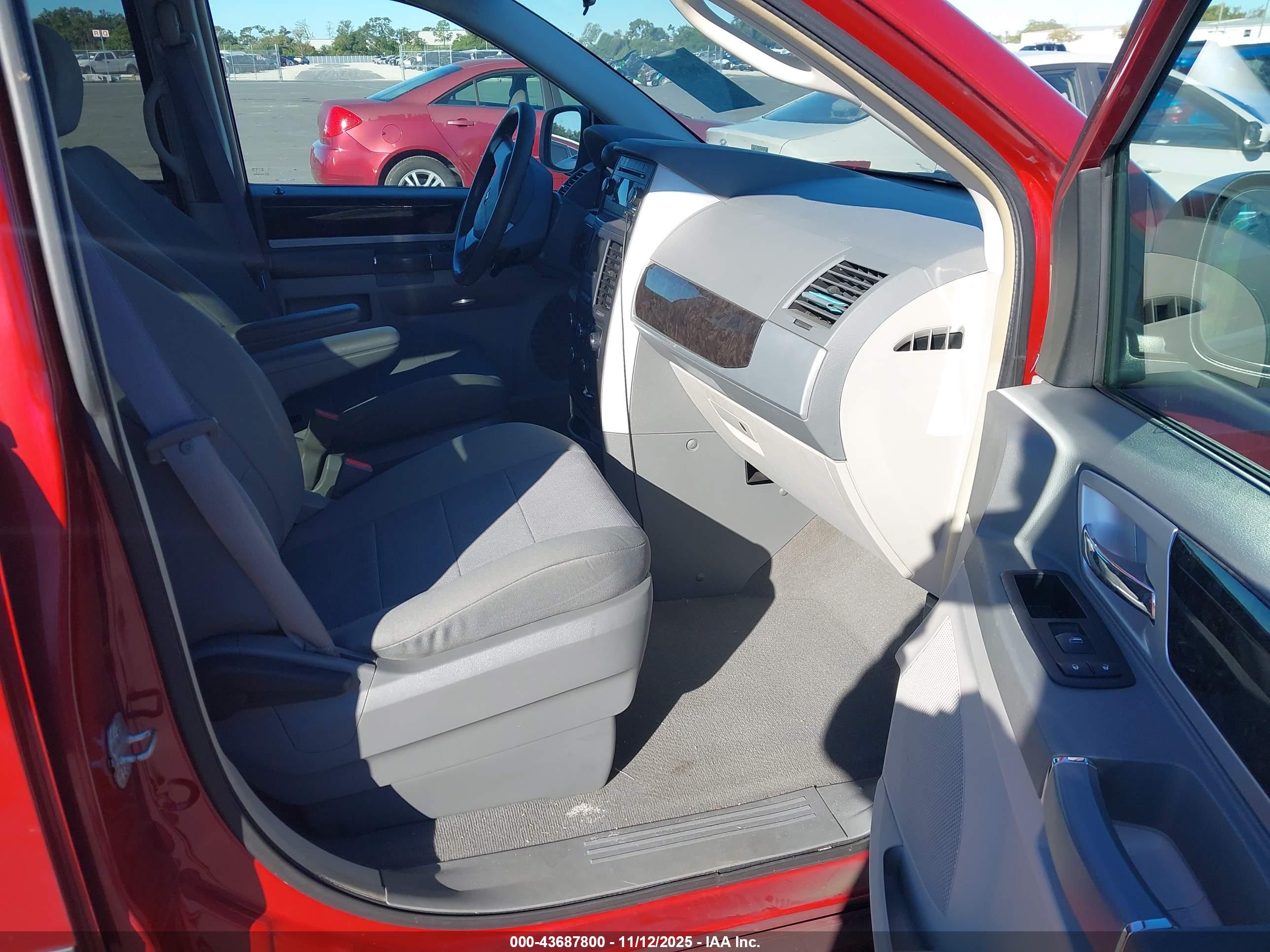 DODGE GRAND image 5