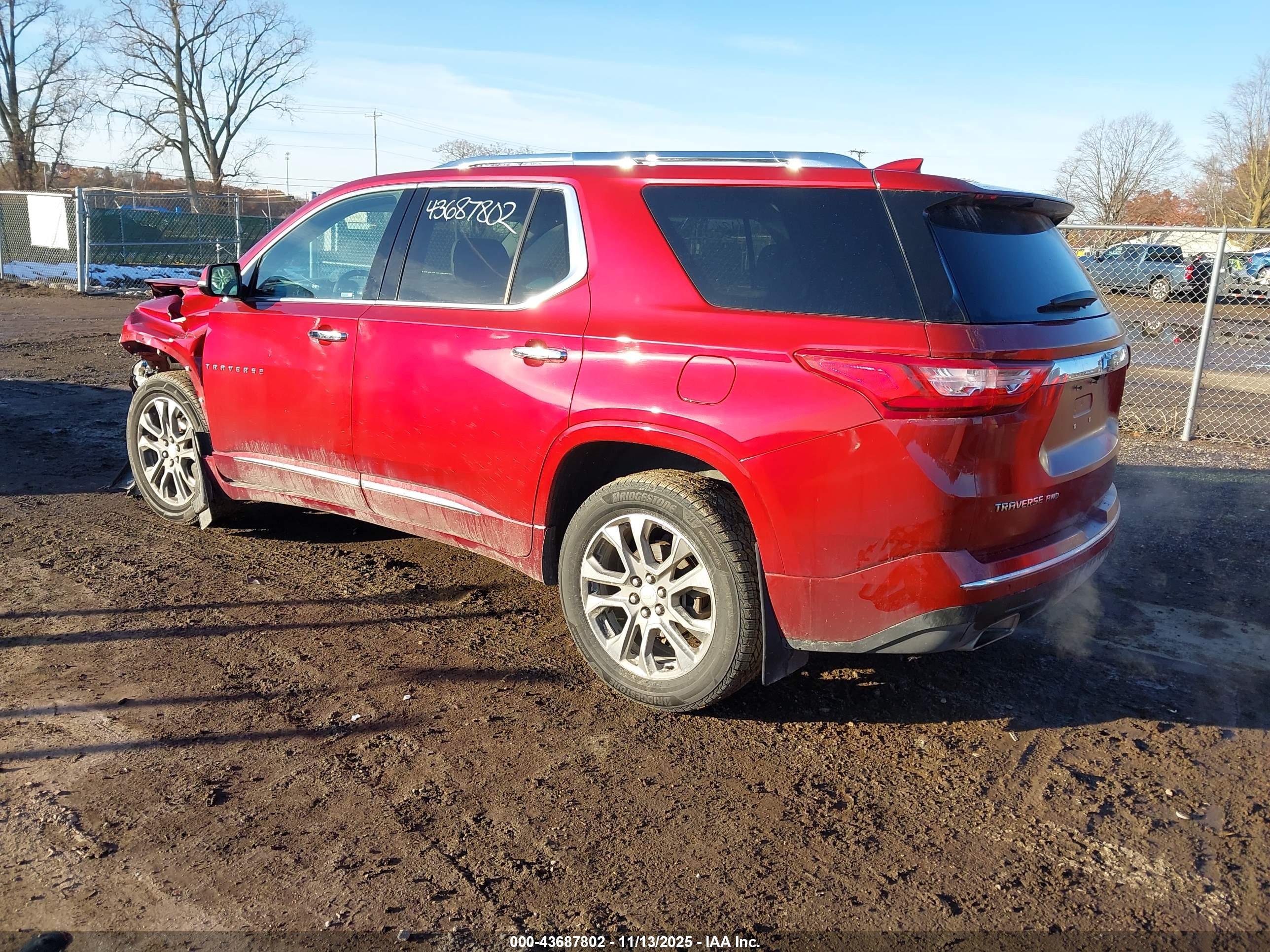 CHEVROLET TRAVERSE image 3