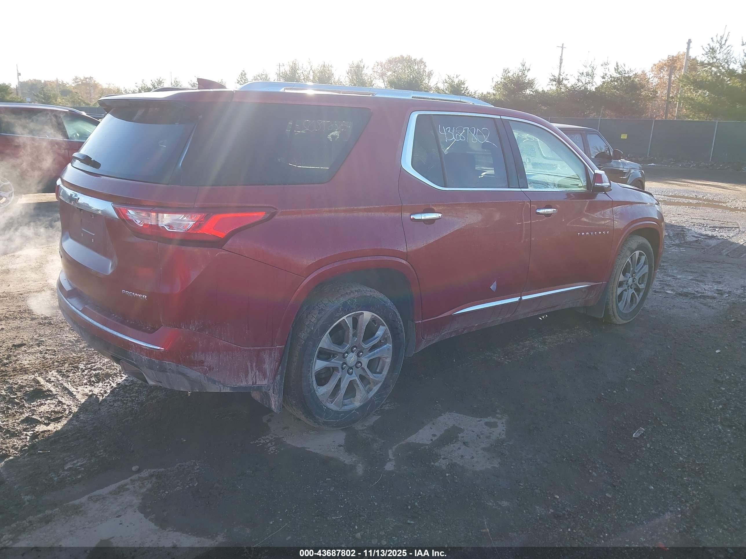CHEVROLET TRAVERSE image 4