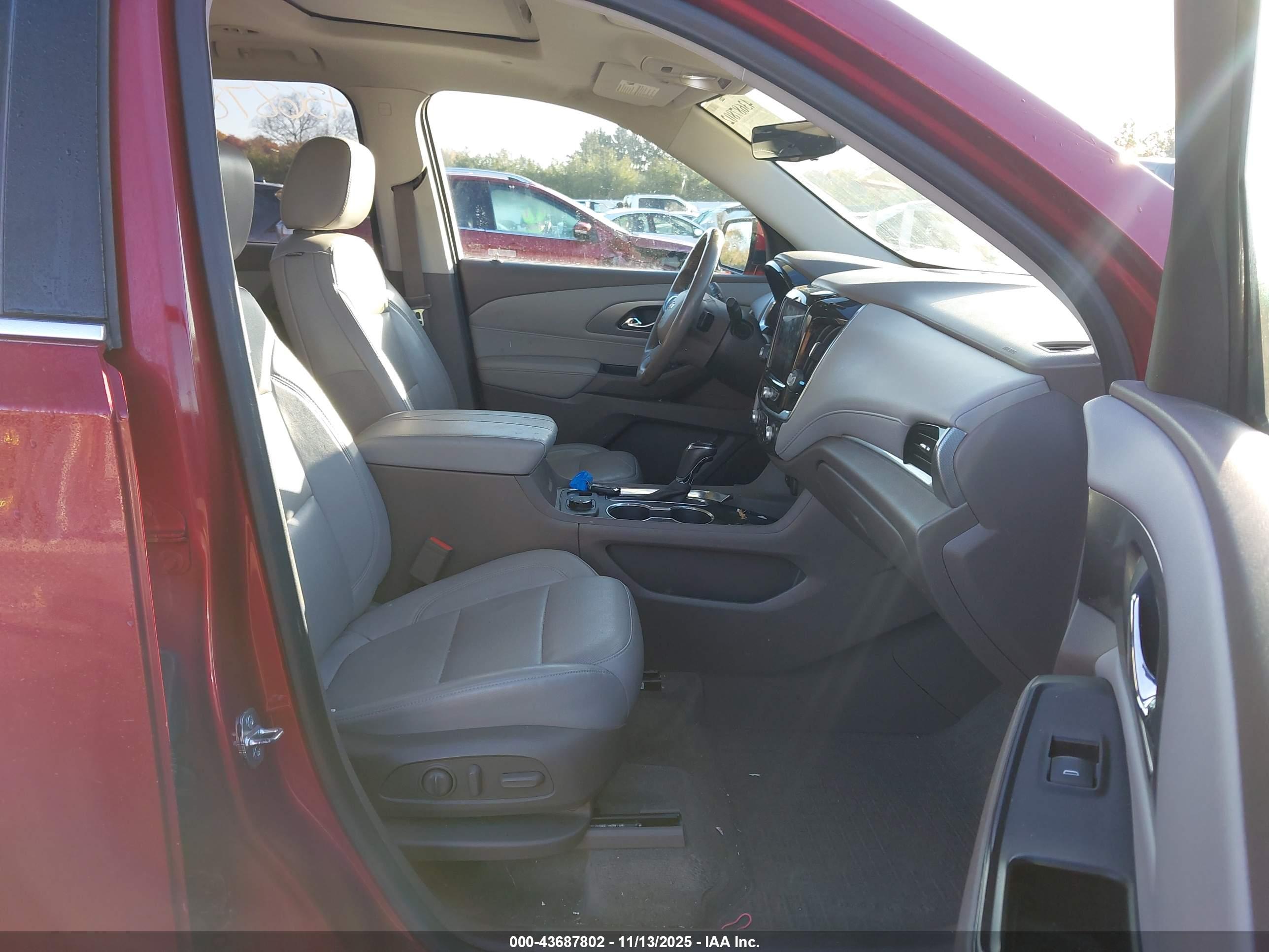CHEVROLET TRAVERSE image 5