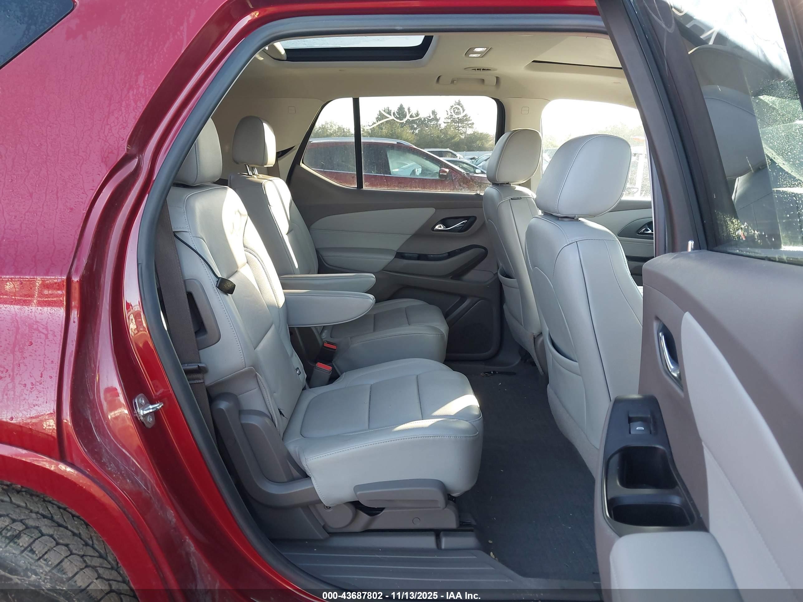 CHEVROLET TRAVERSE image 8