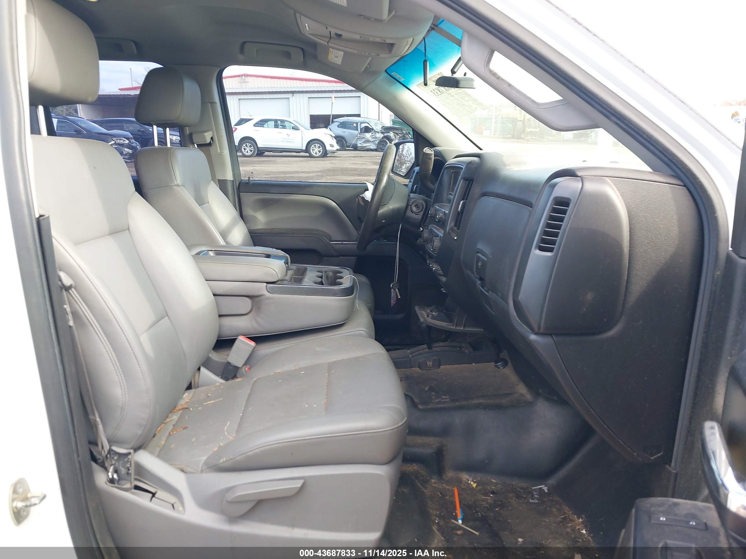 CHEVROLET SILVERADO image 5