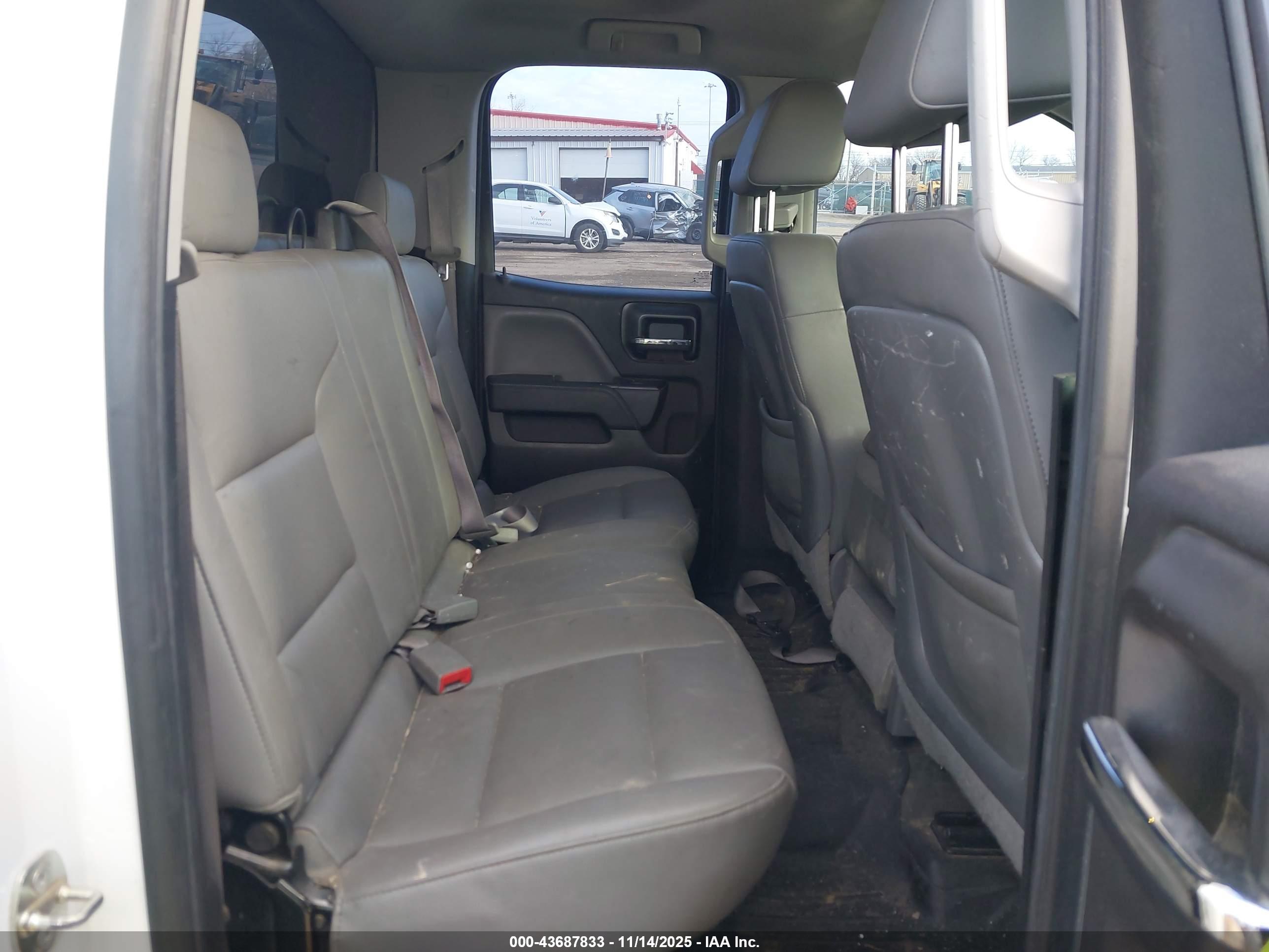 CHEVROLET SILVERADO image 8