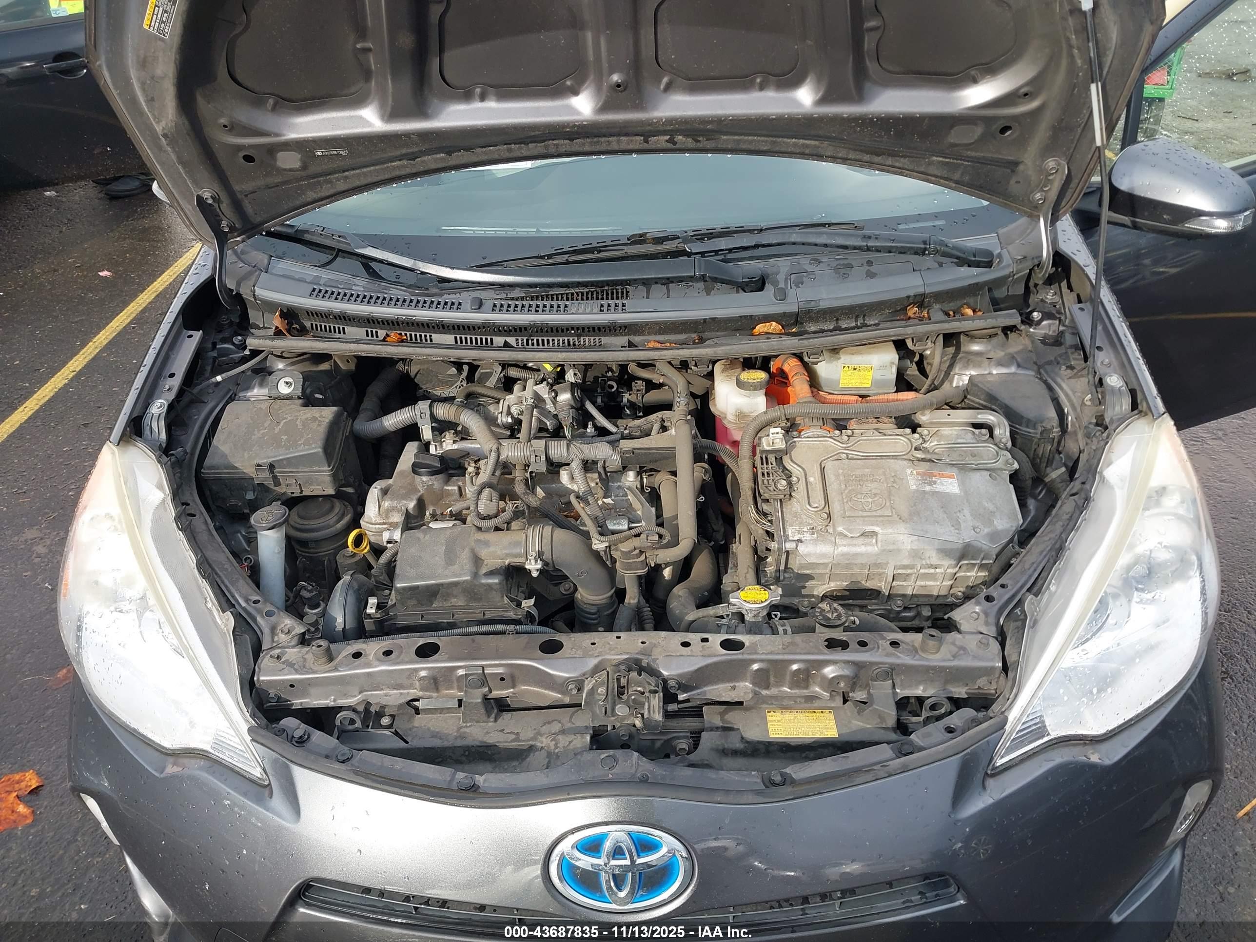 TOYOTA PRIUS image 10