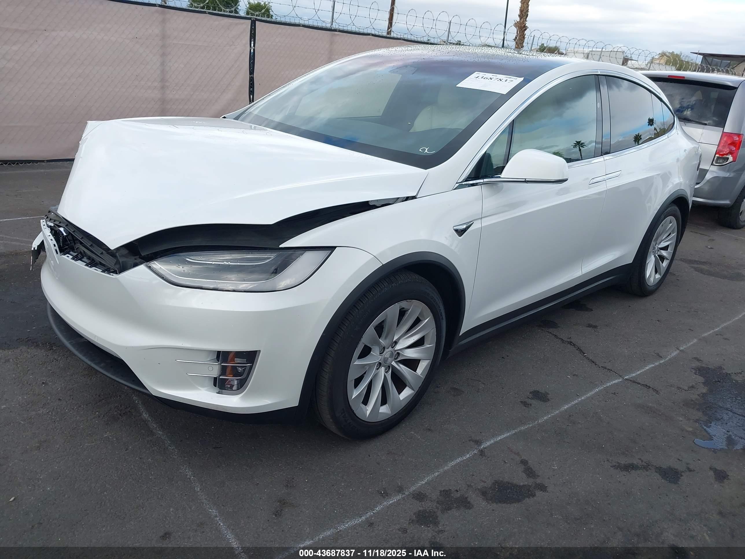 TESLA MODEL image 2