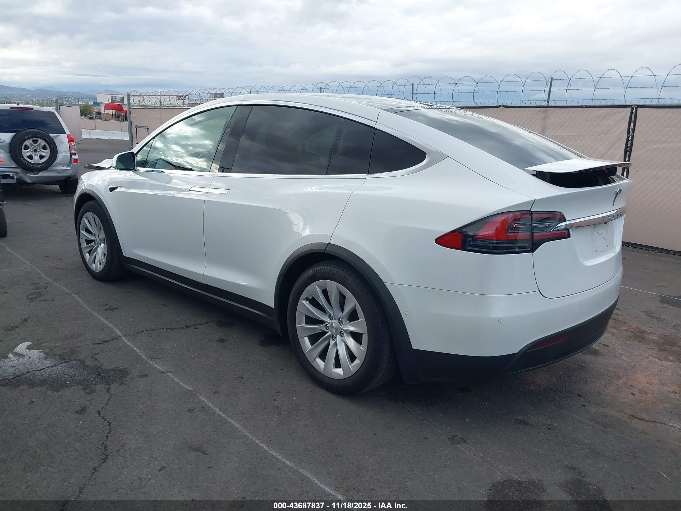 TESLA MODEL image 3