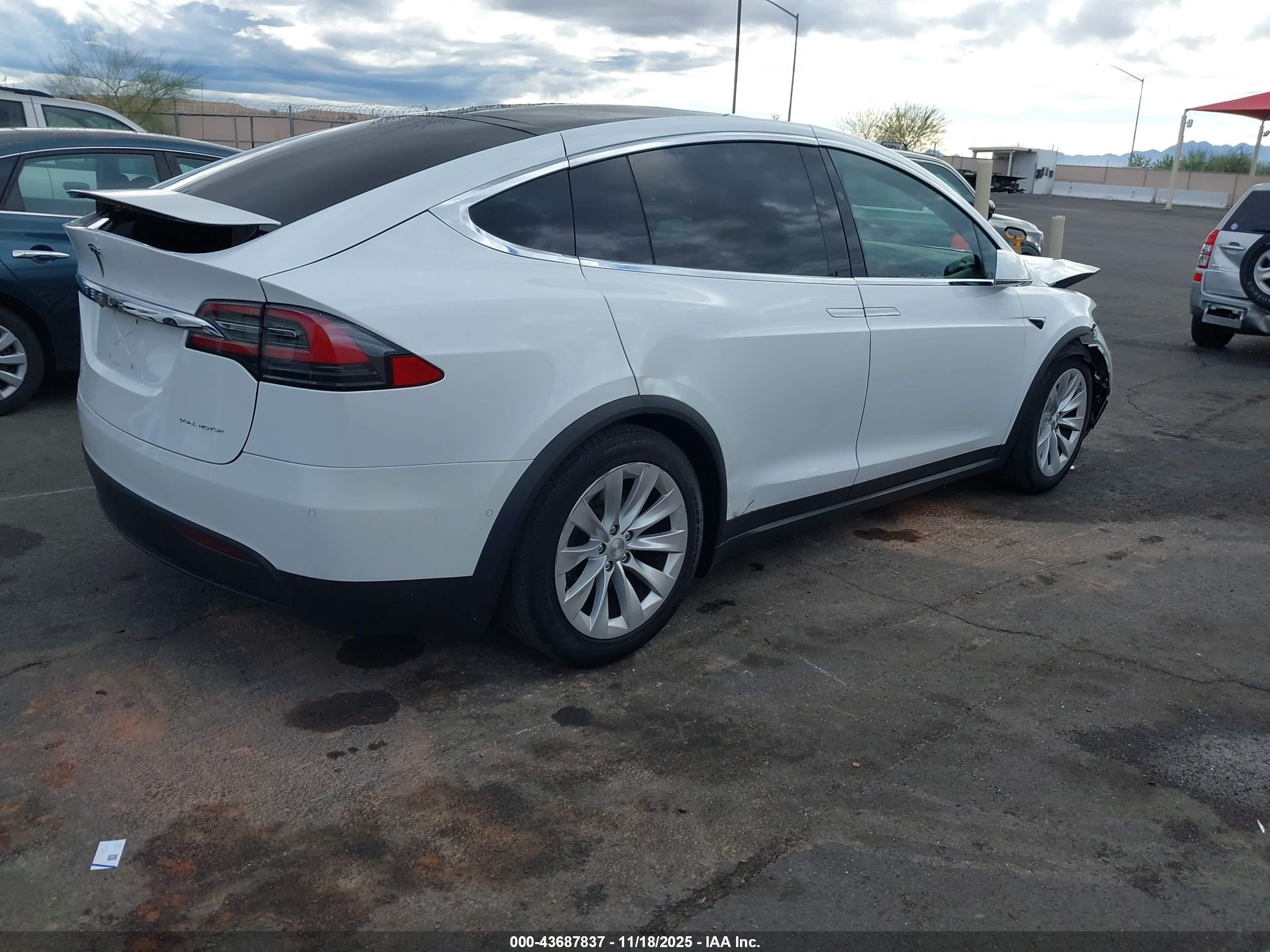 TESLA MODEL image 4
