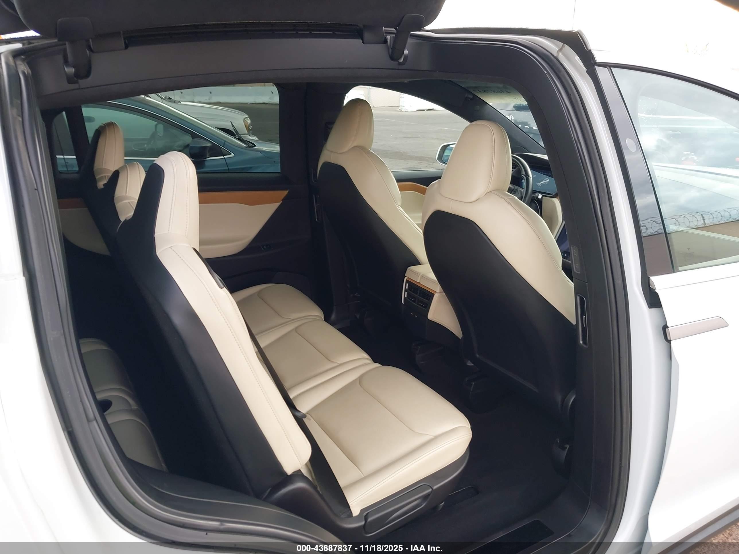 TESLA MODEL image 8