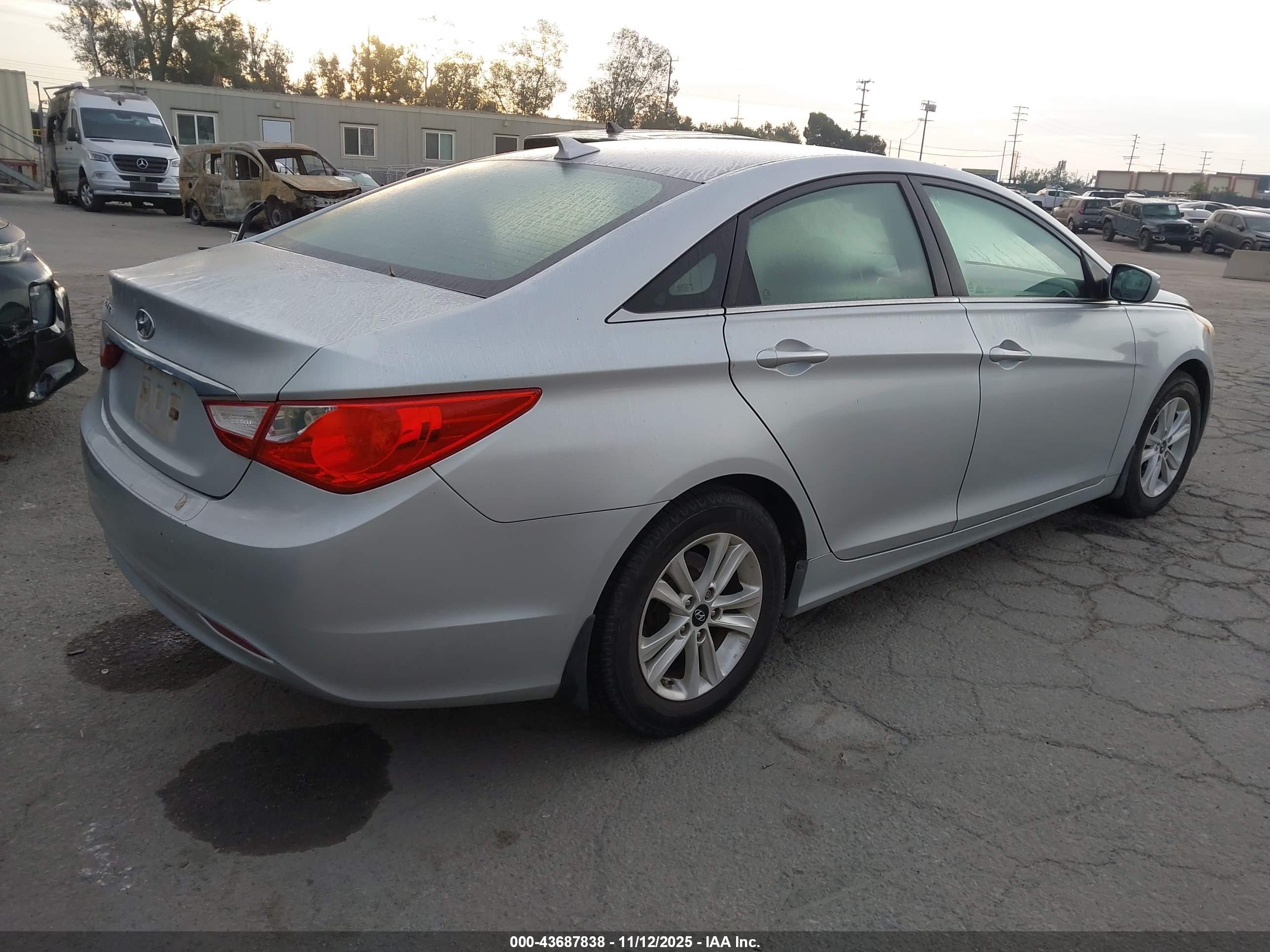 HYUNDAI SONATA image 4