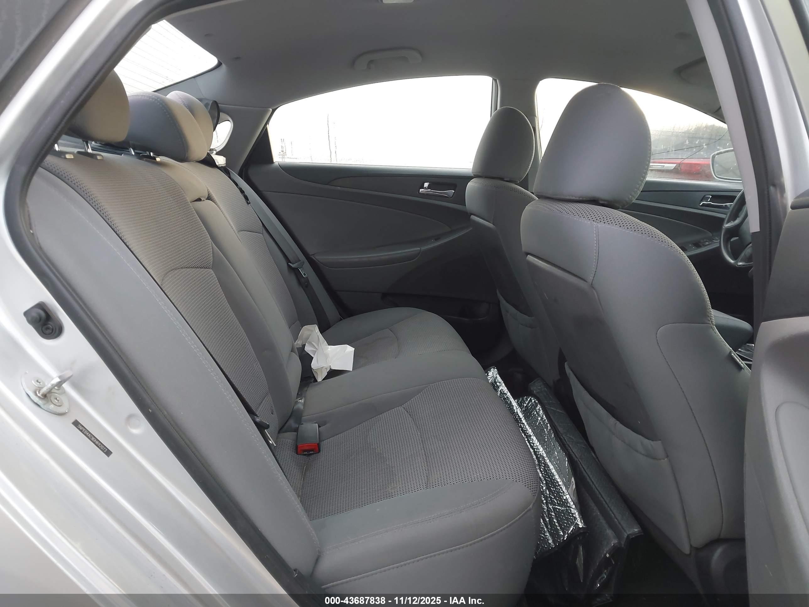 HYUNDAI SONATA image 8