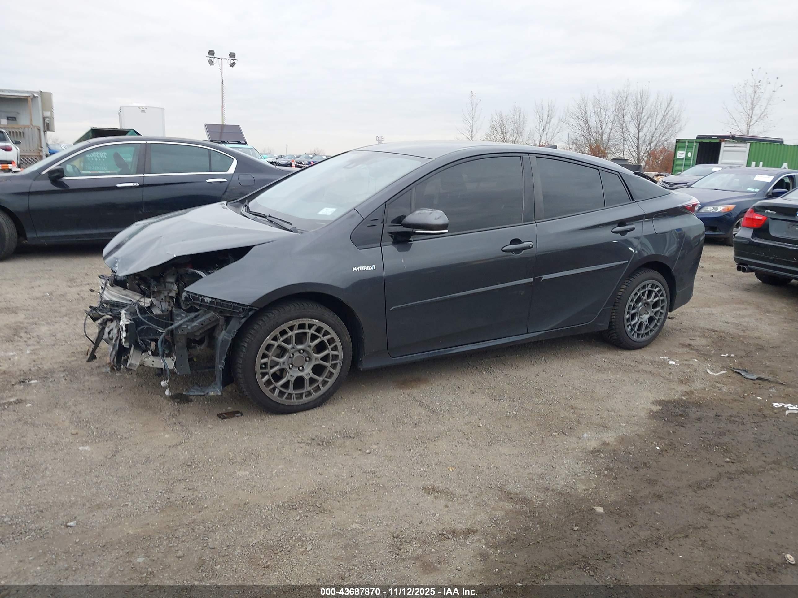 TOYOTA PRIUS image 2
