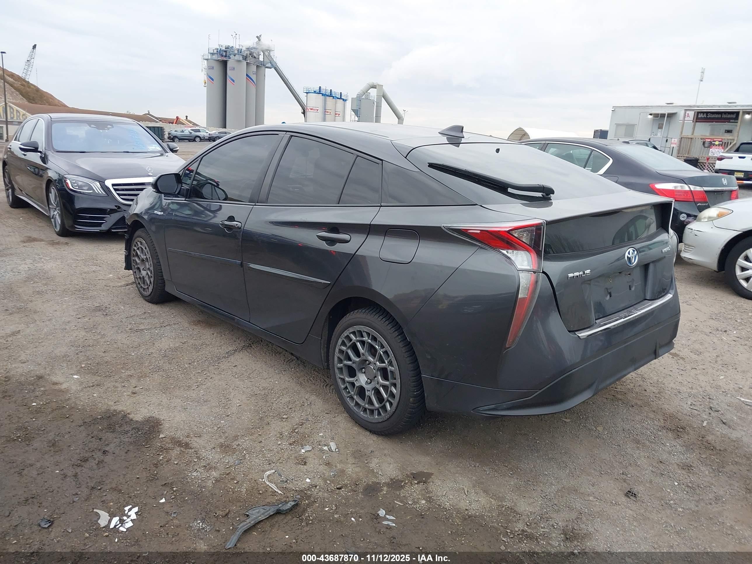 TOYOTA PRIUS image 3