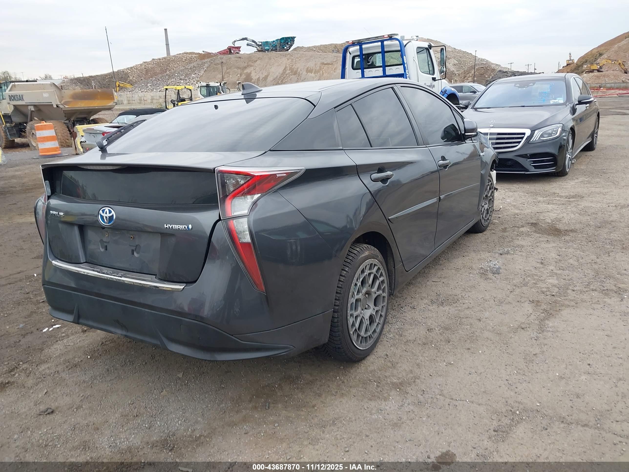 TOYOTA PRIUS image 4