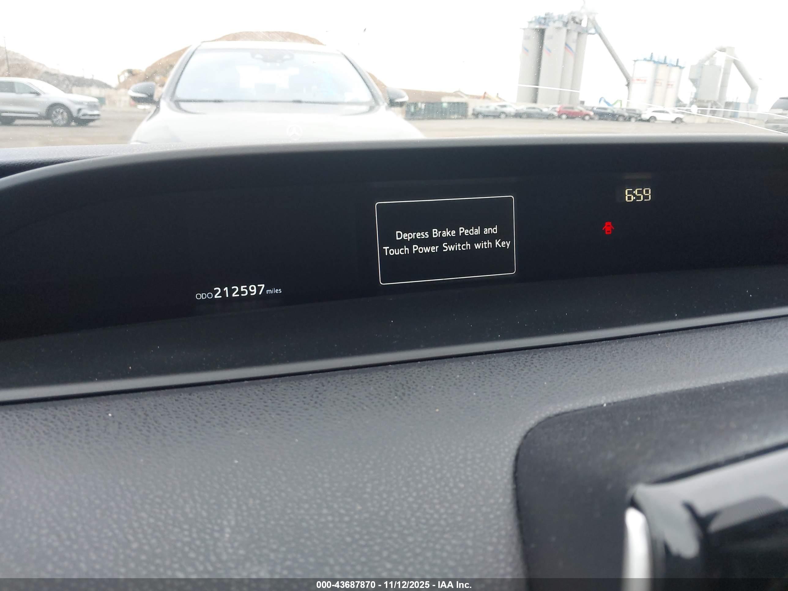 TOYOTA PRIUS image 7