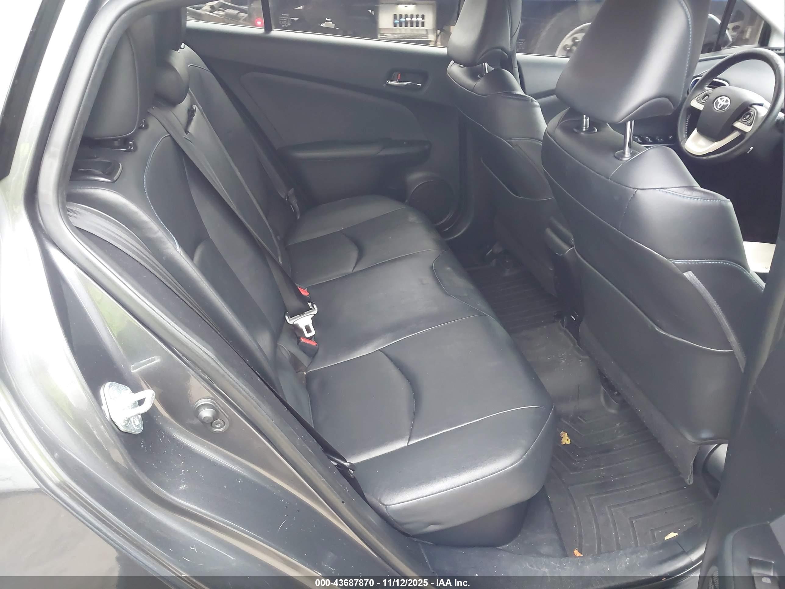 TOYOTA PRIUS image 8