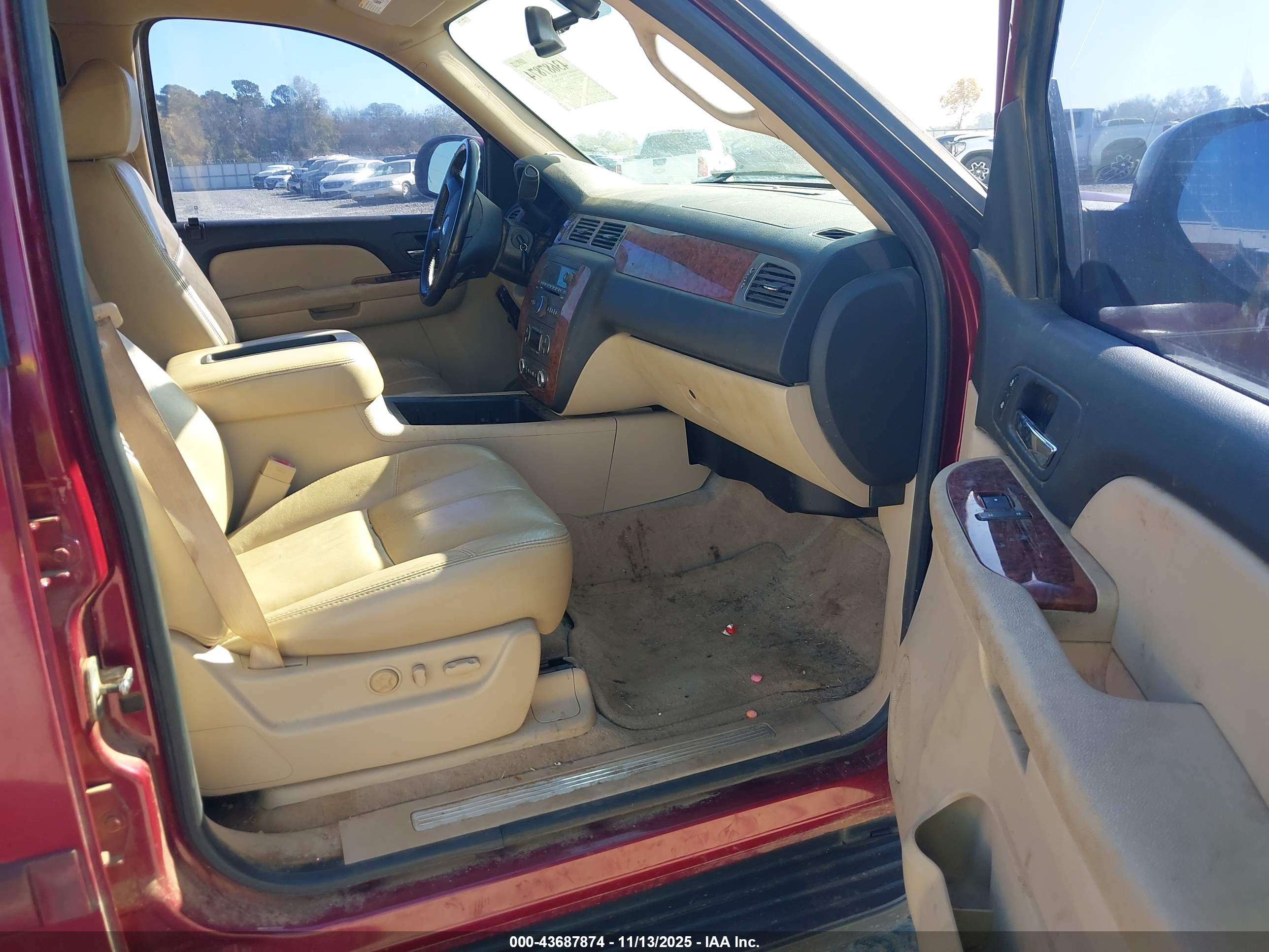 CHEVROLET SUBURBAN image 5