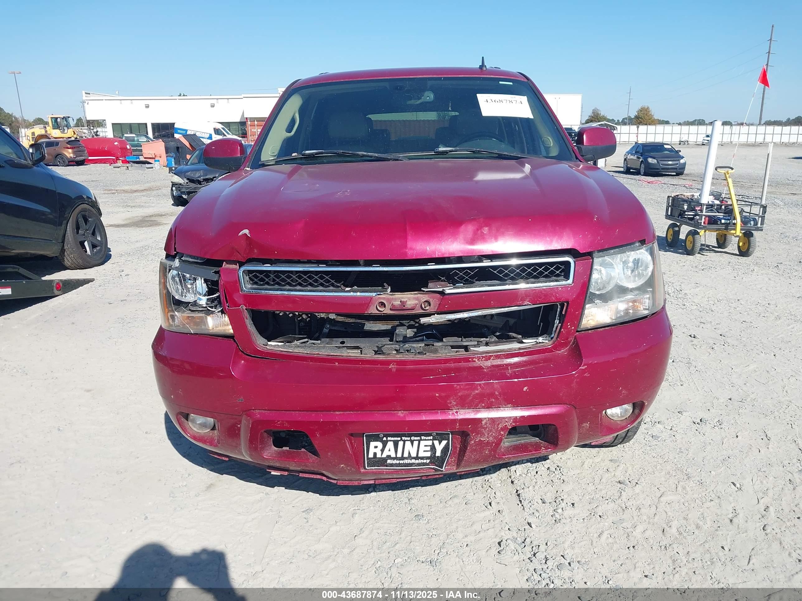 CHEVROLET SUBURBAN image 6