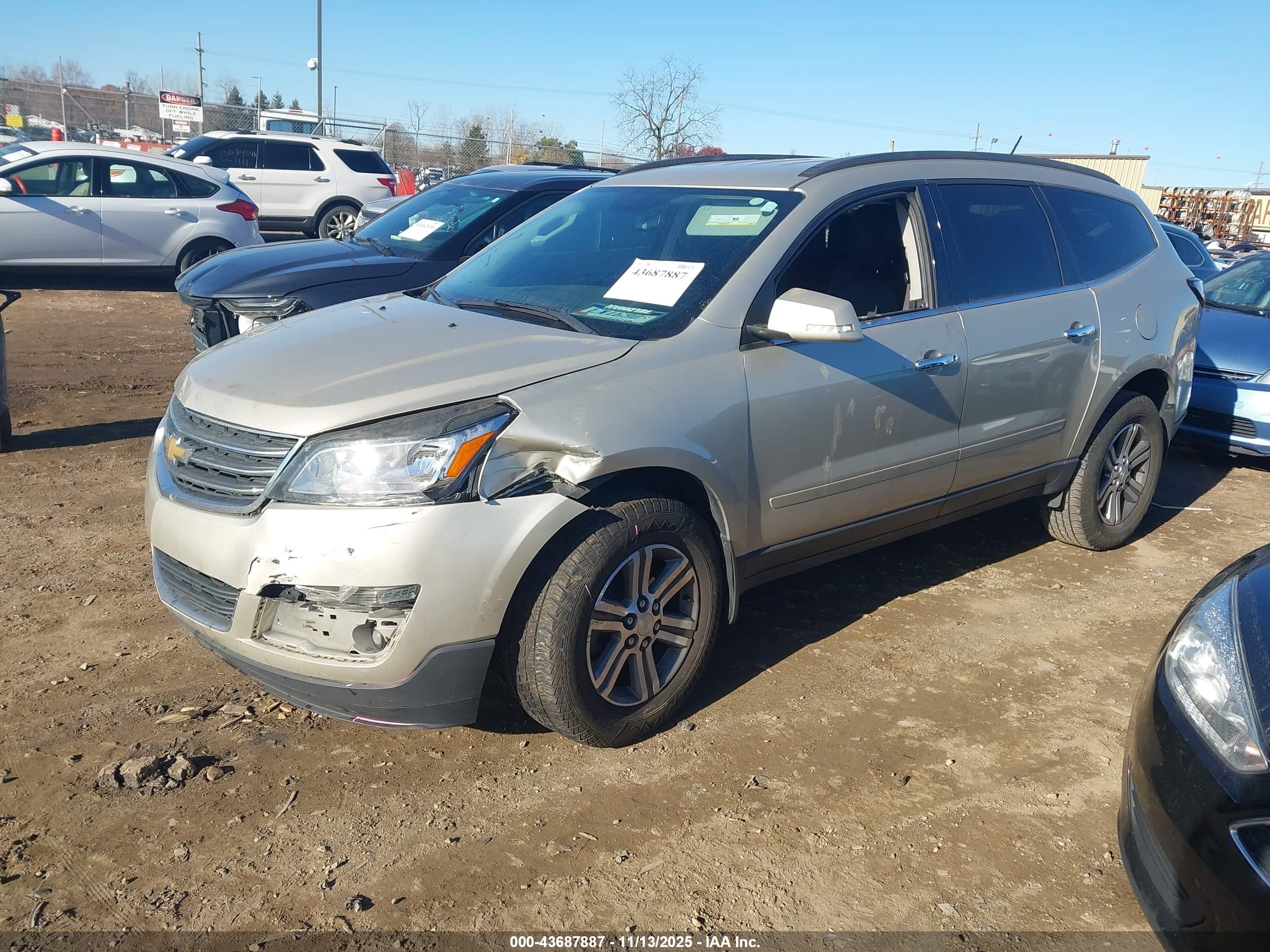 CHEVROLET TRAVERSE image 2