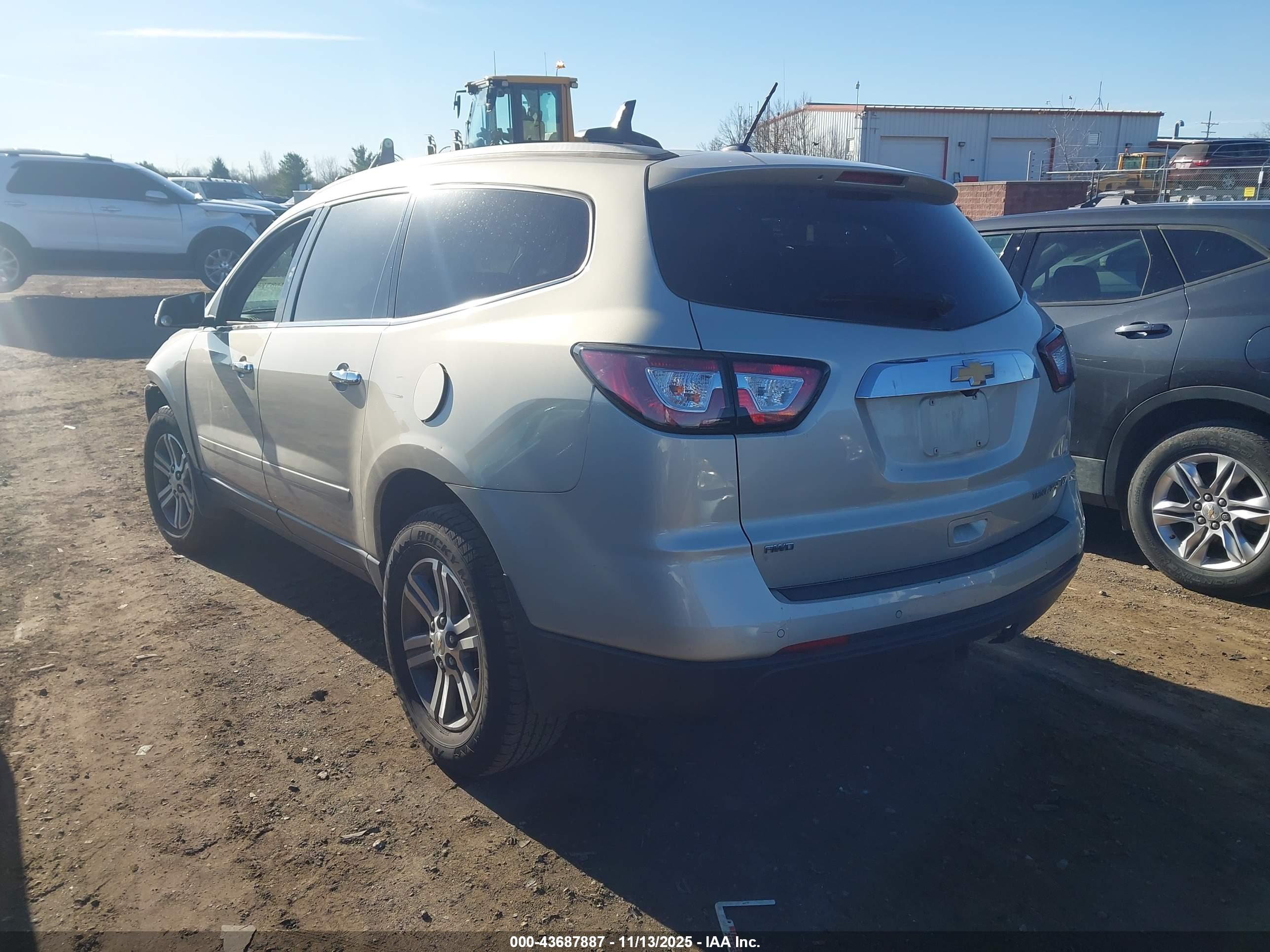 CHEVROLET TRAVERSE image 3
