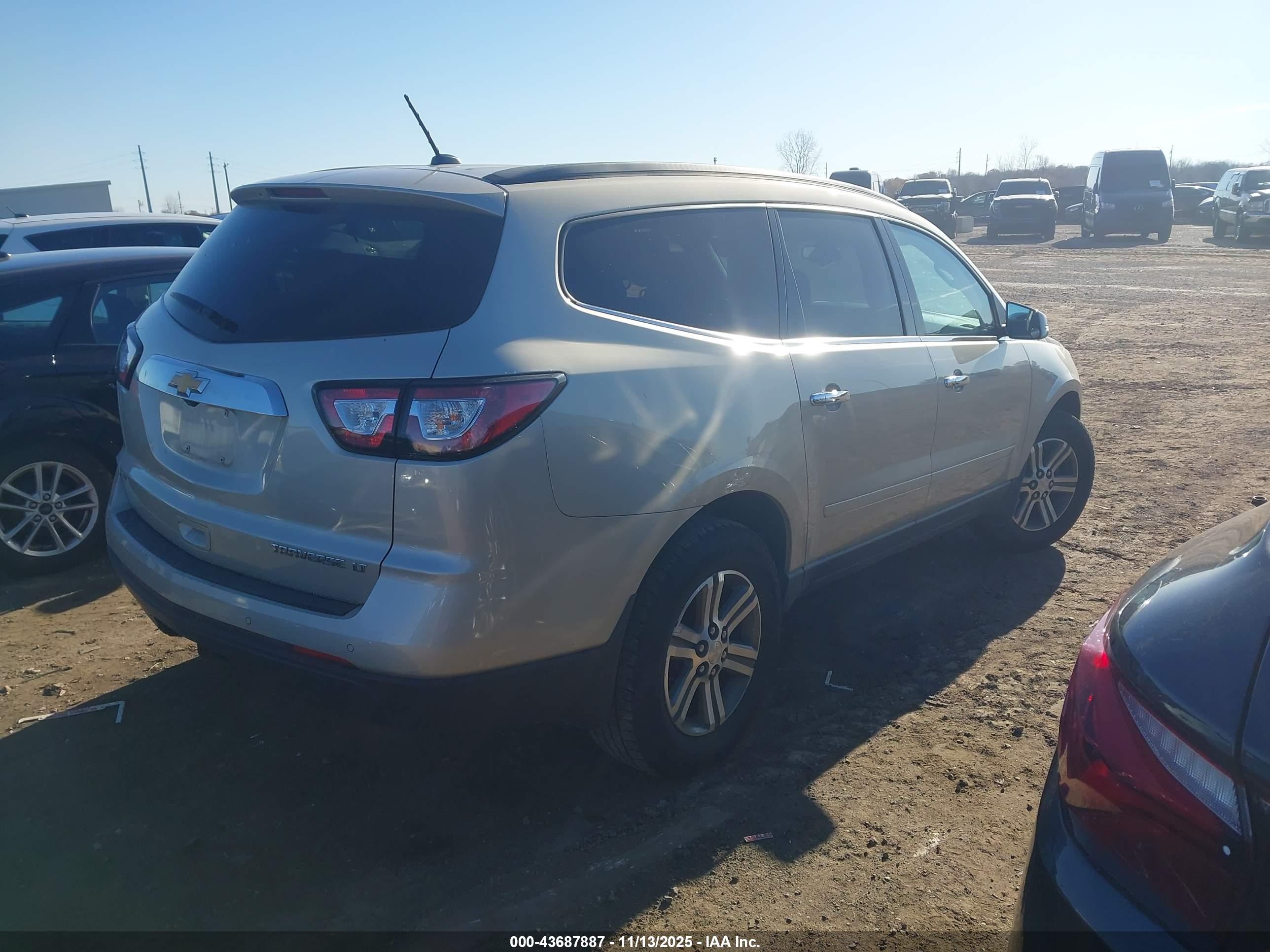 CHEVROLET TRAVERSE image 4