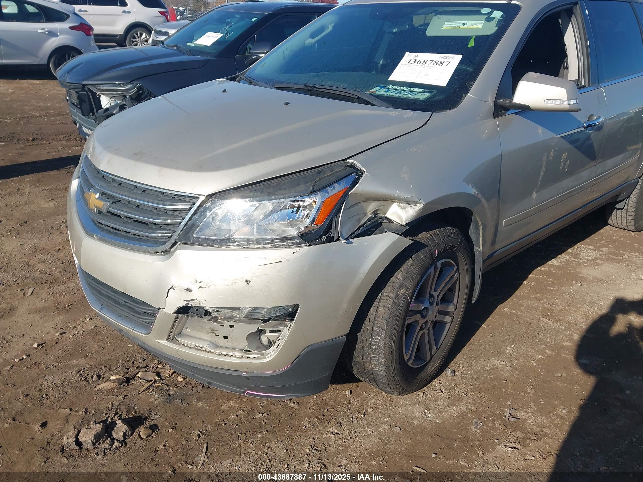 CHEVROLET TRAVERSE image 6