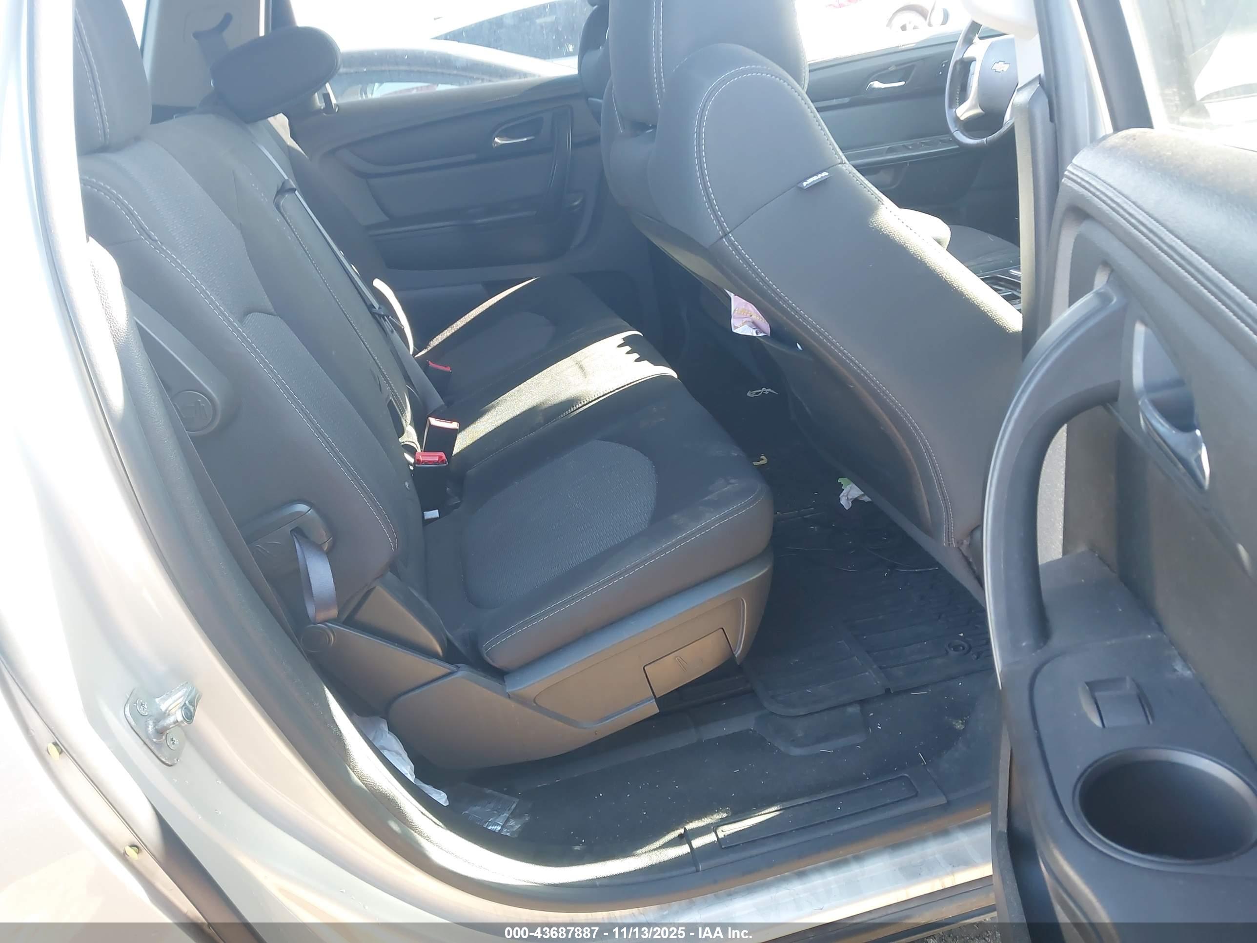CHEVROLET TRAVERSE image 8