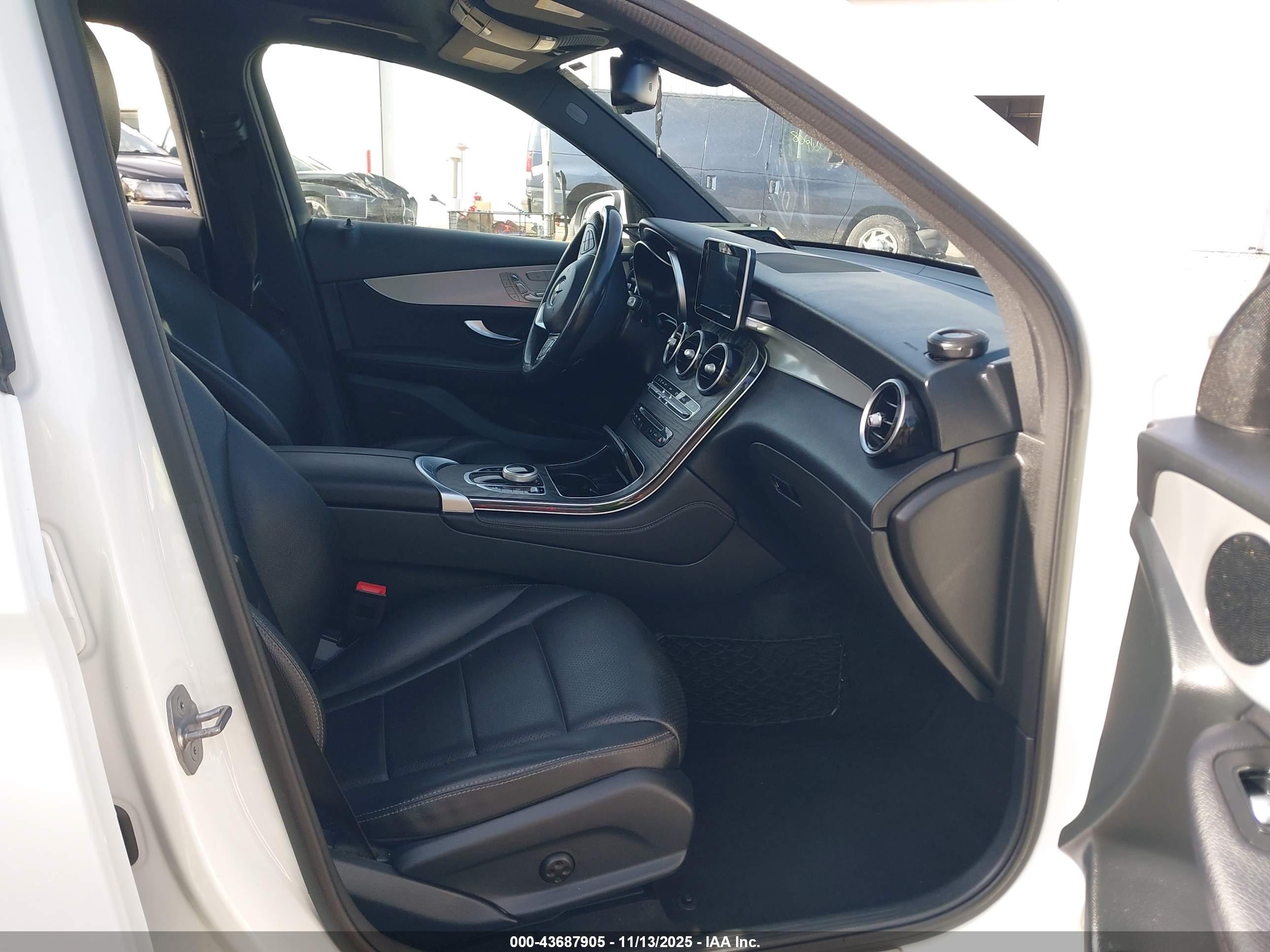 MERCEDES-BENZ GLC image 5