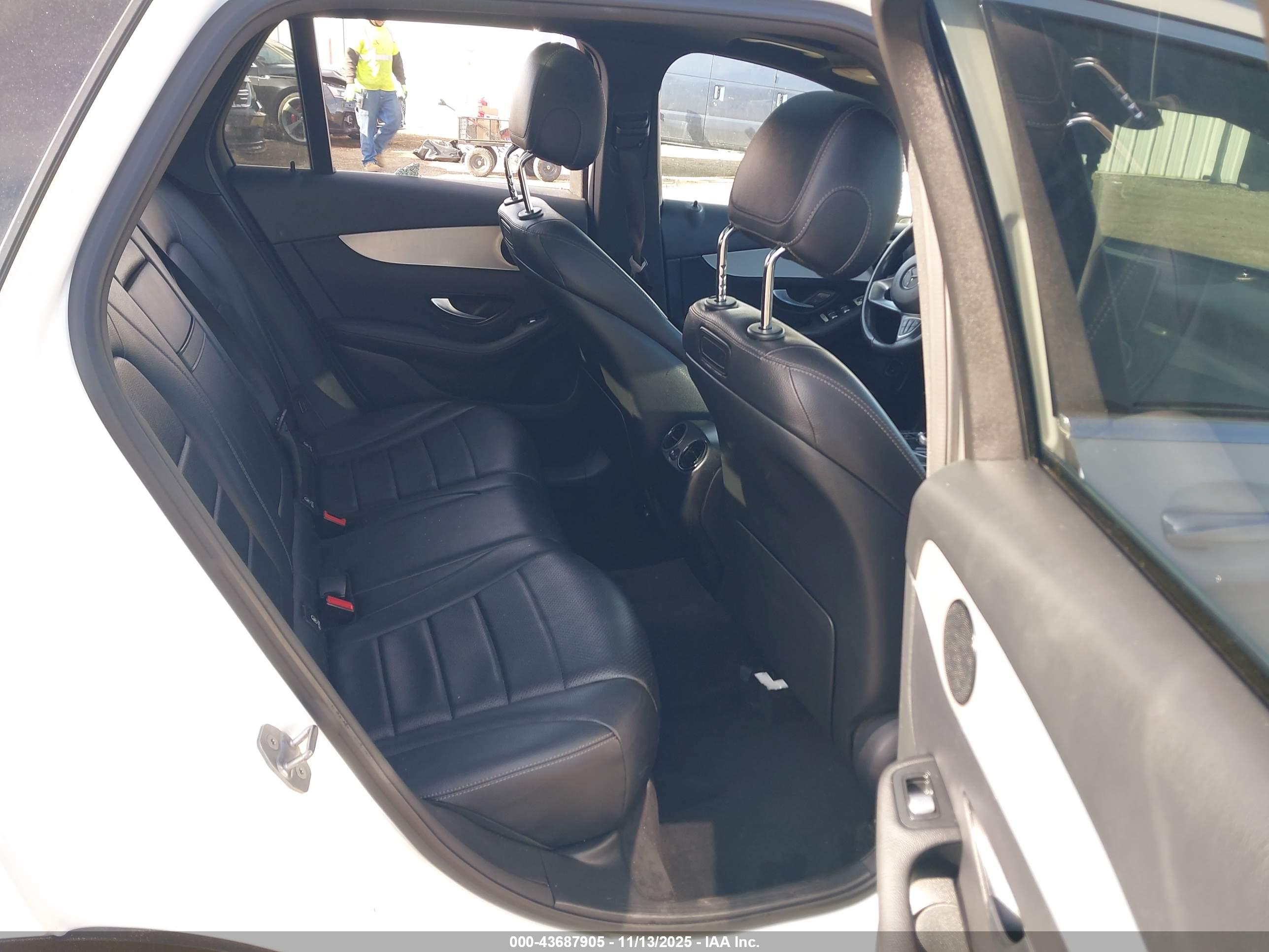 MERCEDES-BENZ GLC image 8