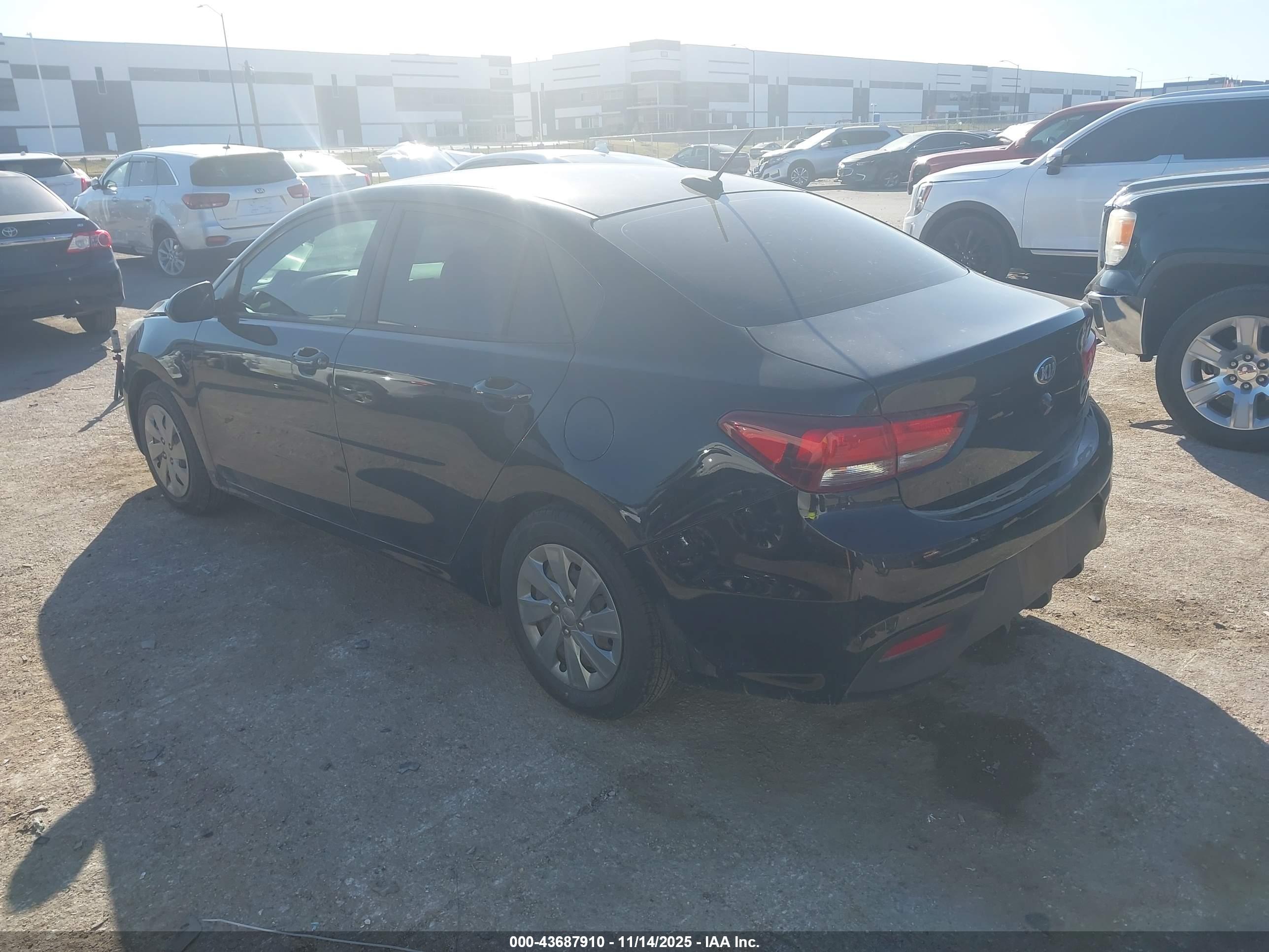 KIA RIO image 3