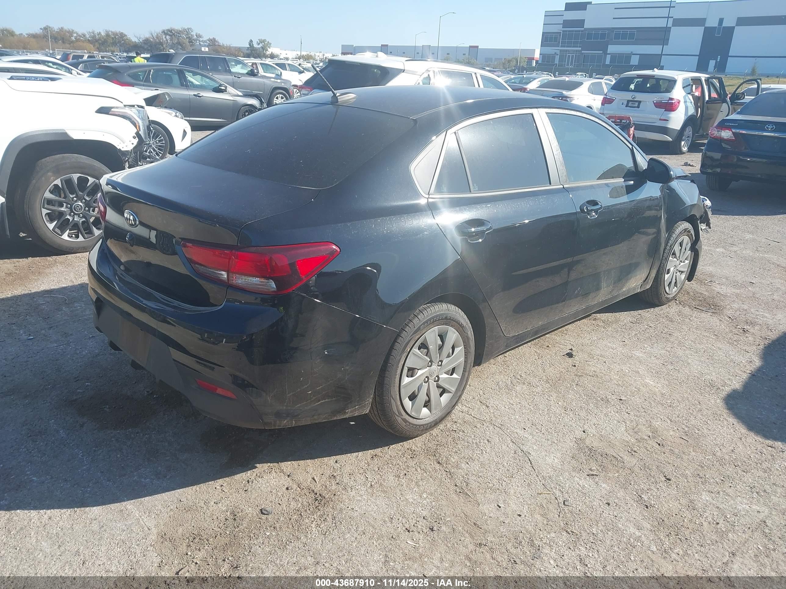 KIA RIO image 4