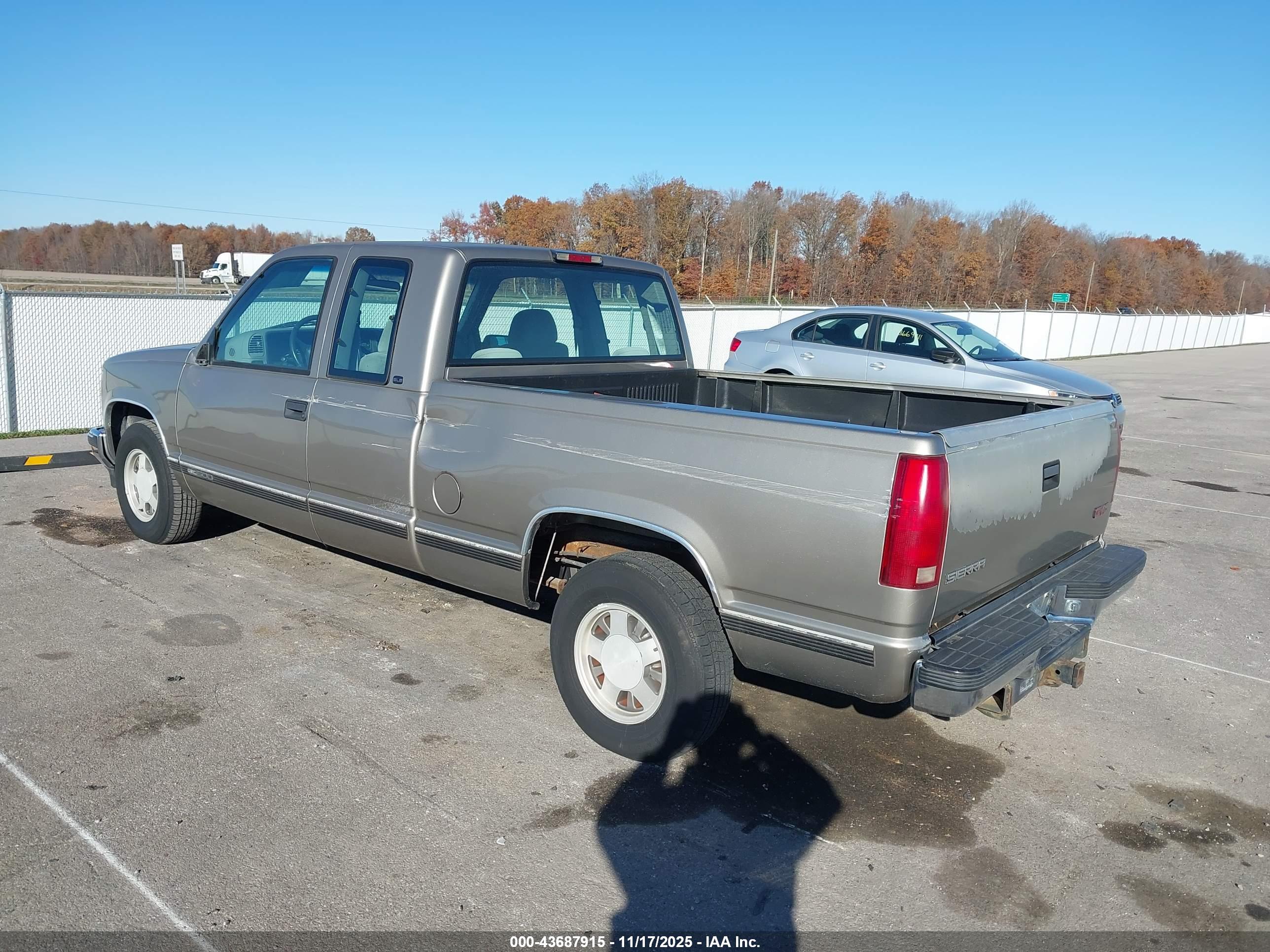 GMC SIERRA image 3