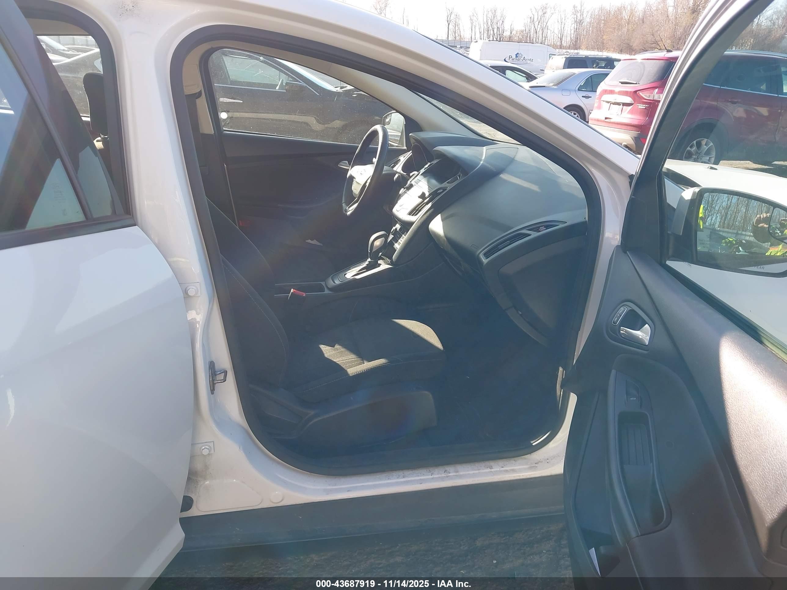 FORD FOCUS image 5