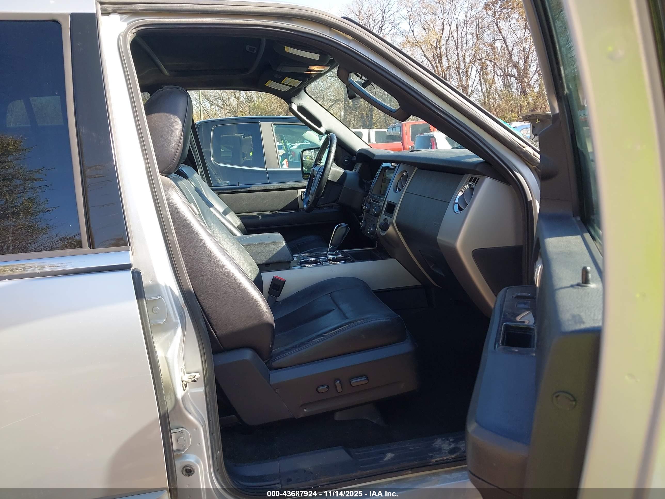 FORD EXPEDITION image 5