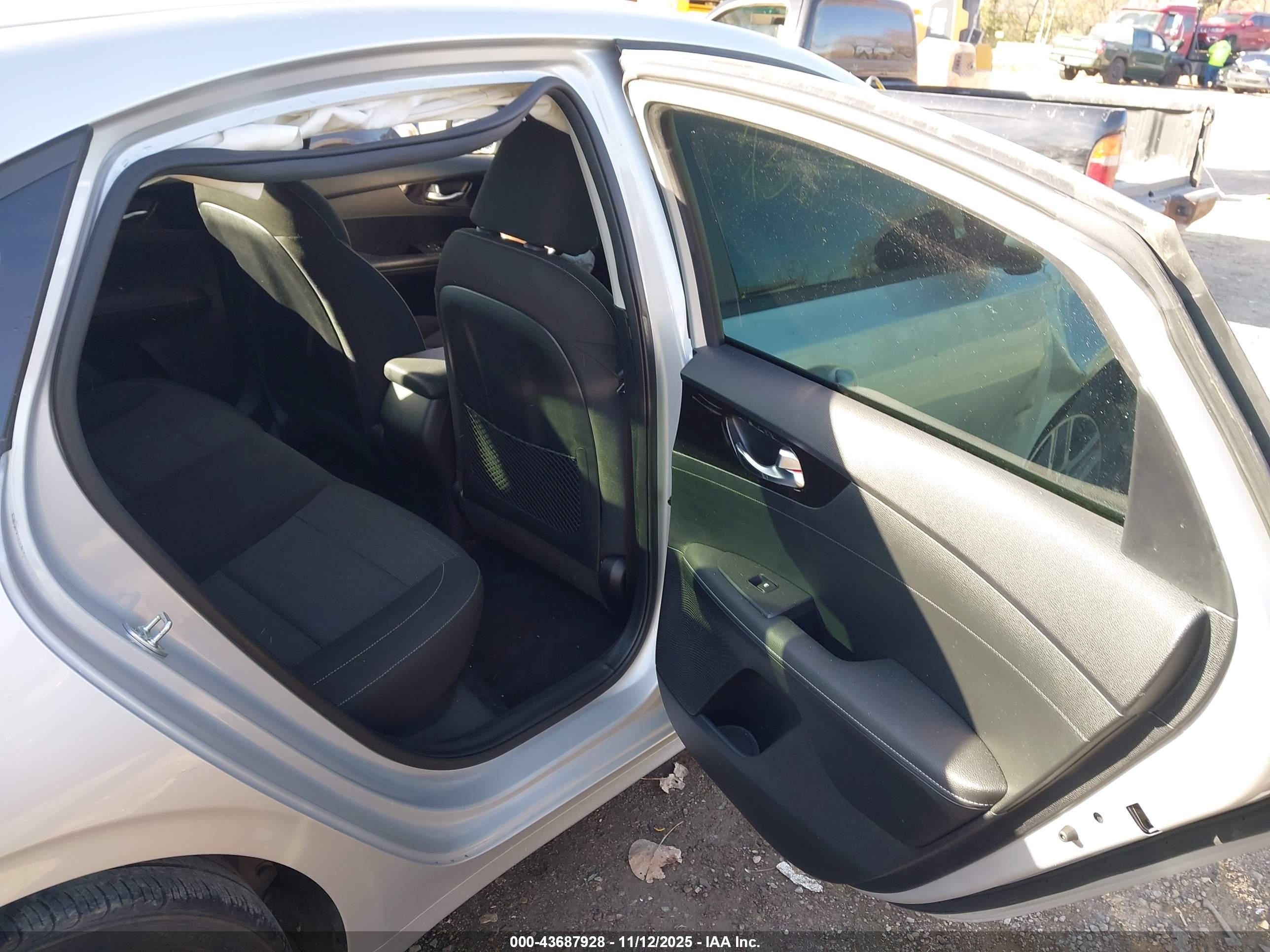 KIA FORTE image 8