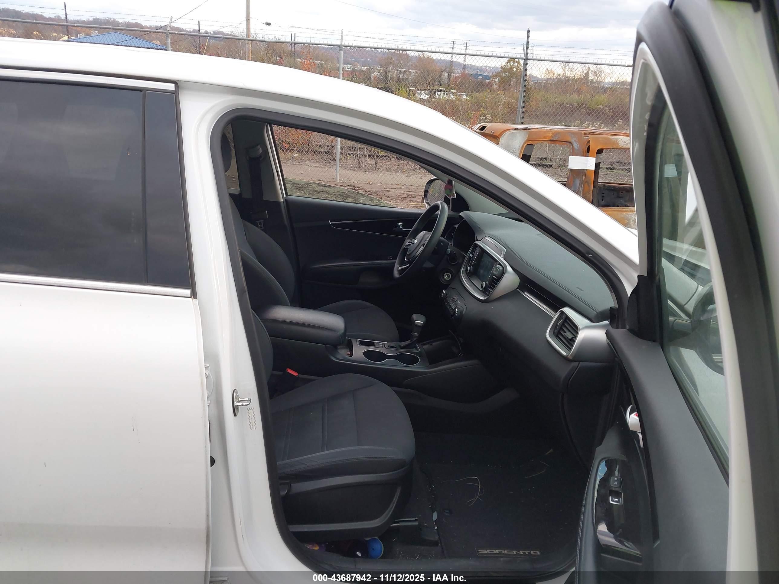 KIA SORENTO image 5