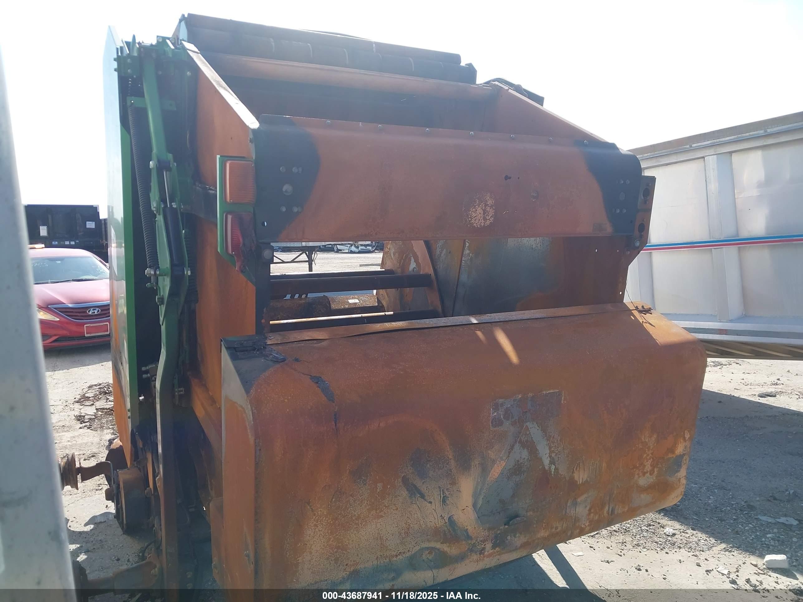 JOHN DEERE image 3