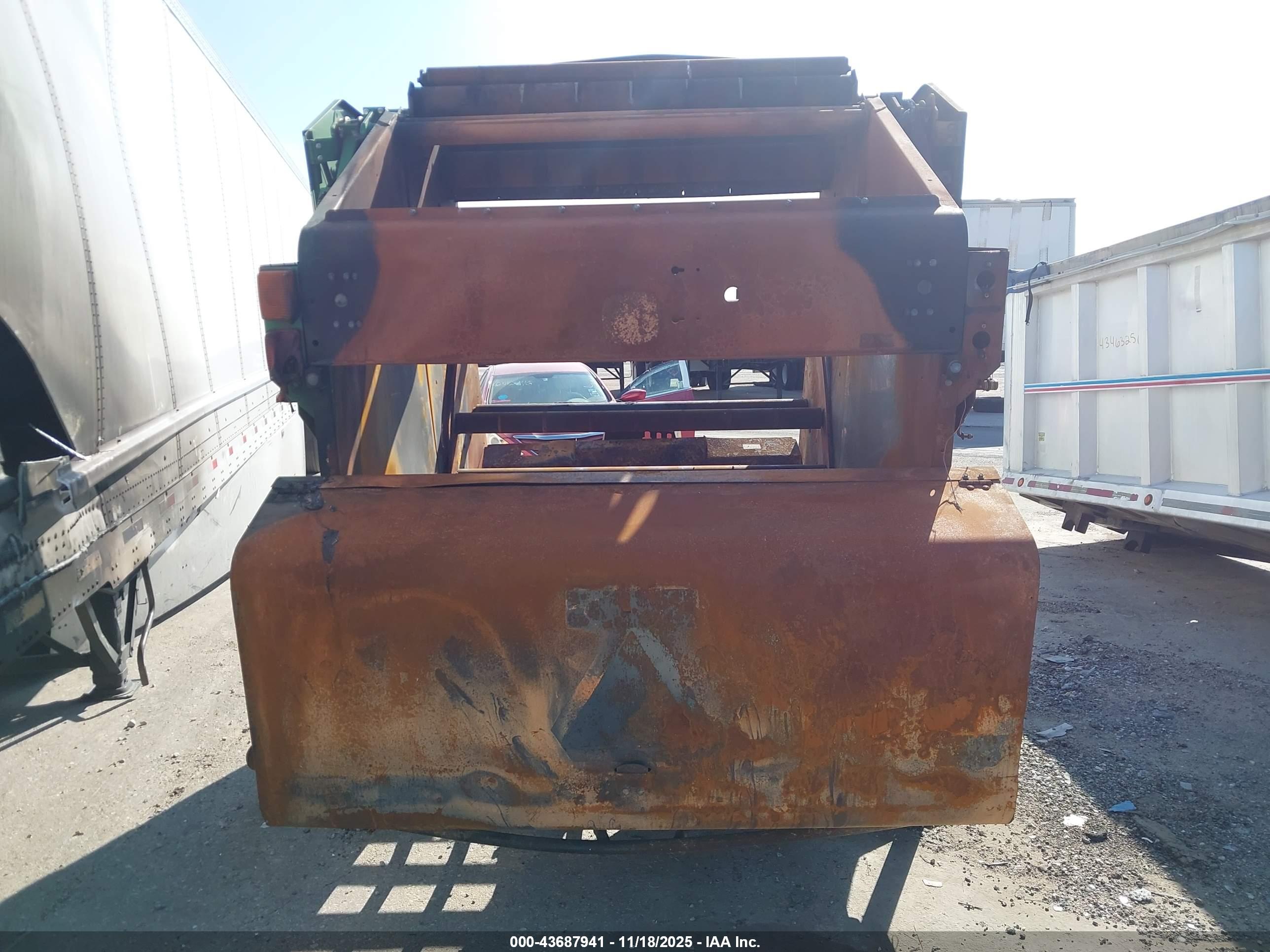 JOHN DEERE image 6