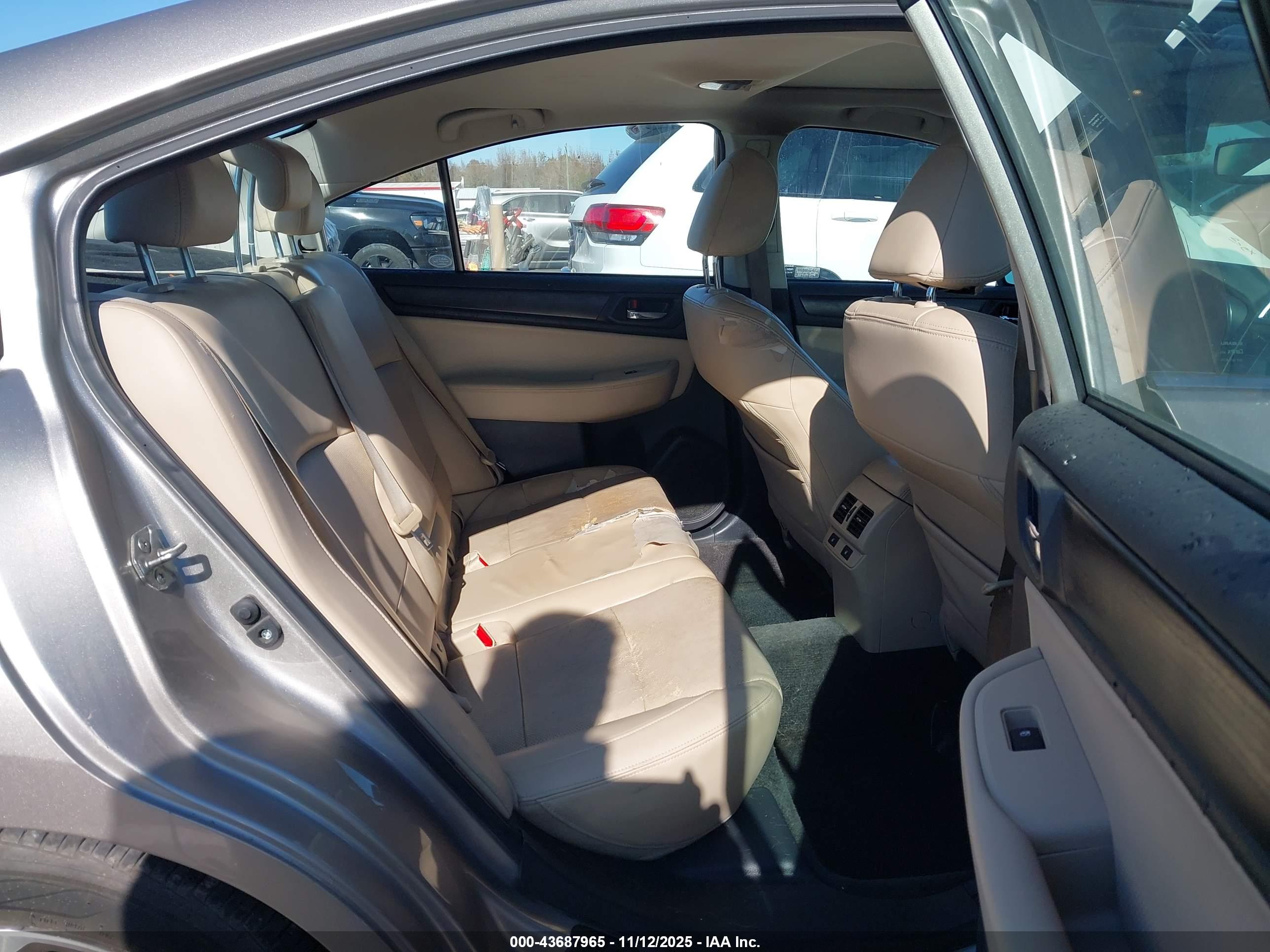 SUBARU LEGACY image 8