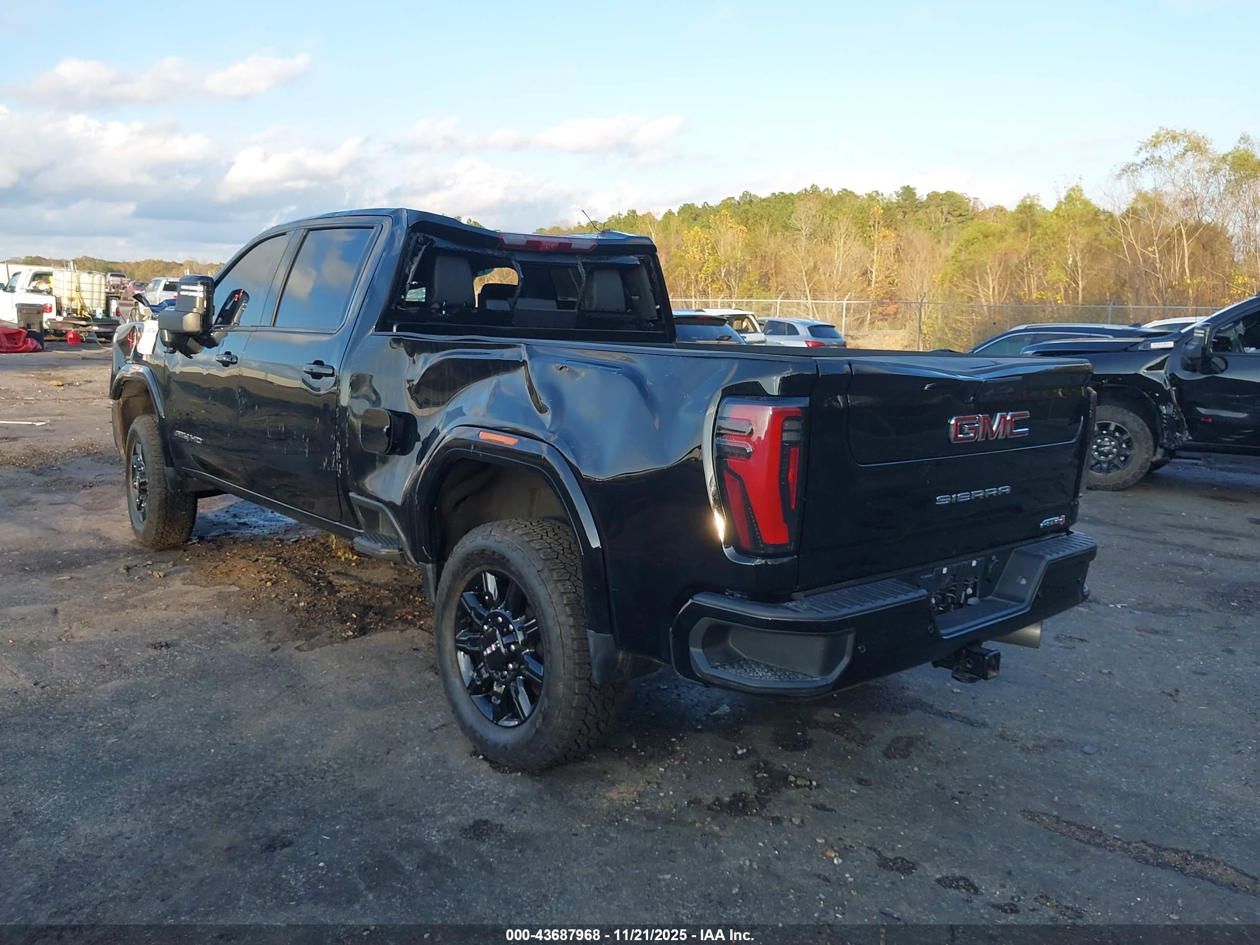 GMC SIERRA image 3