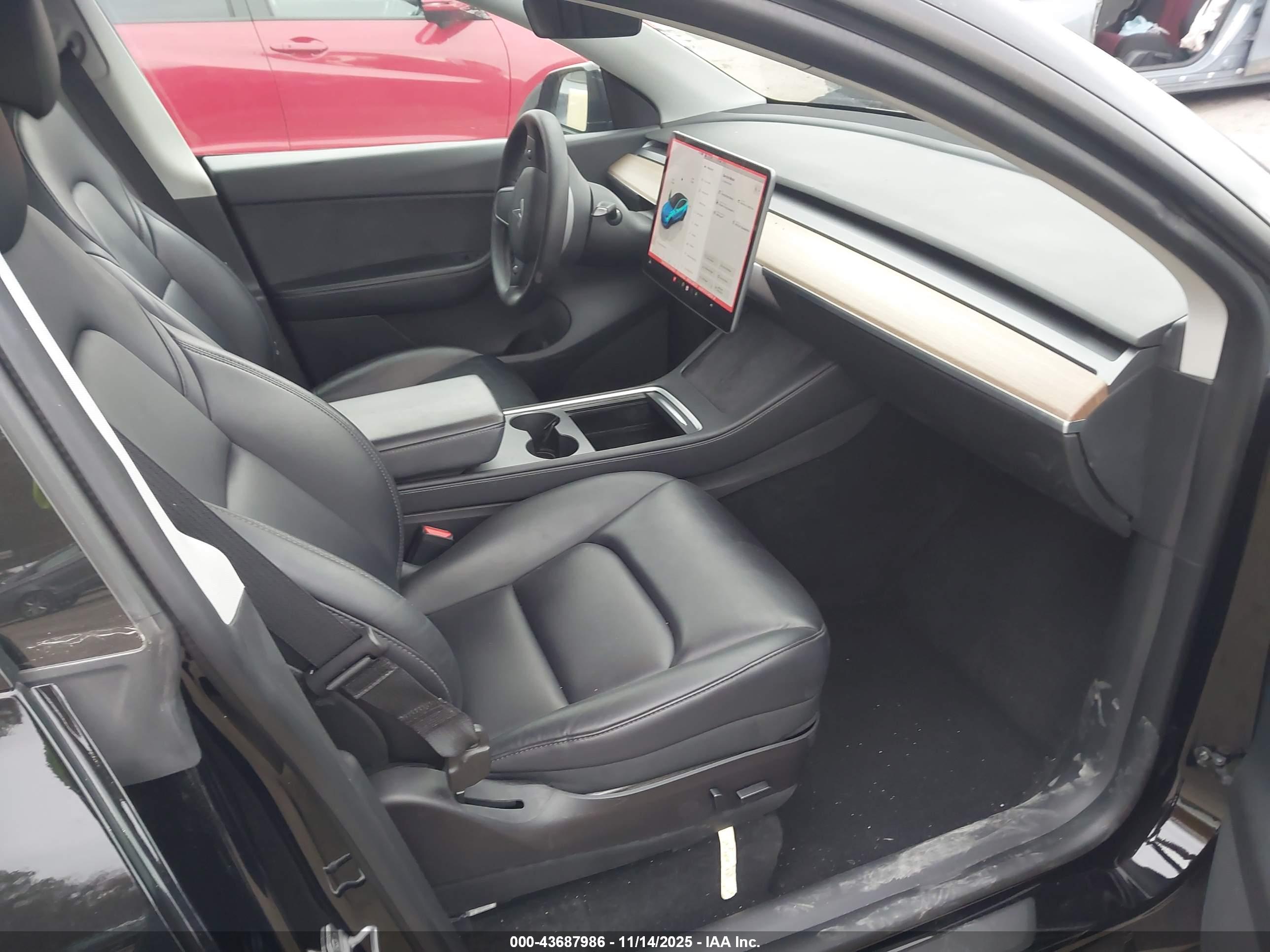 TESLA MODEL image 5