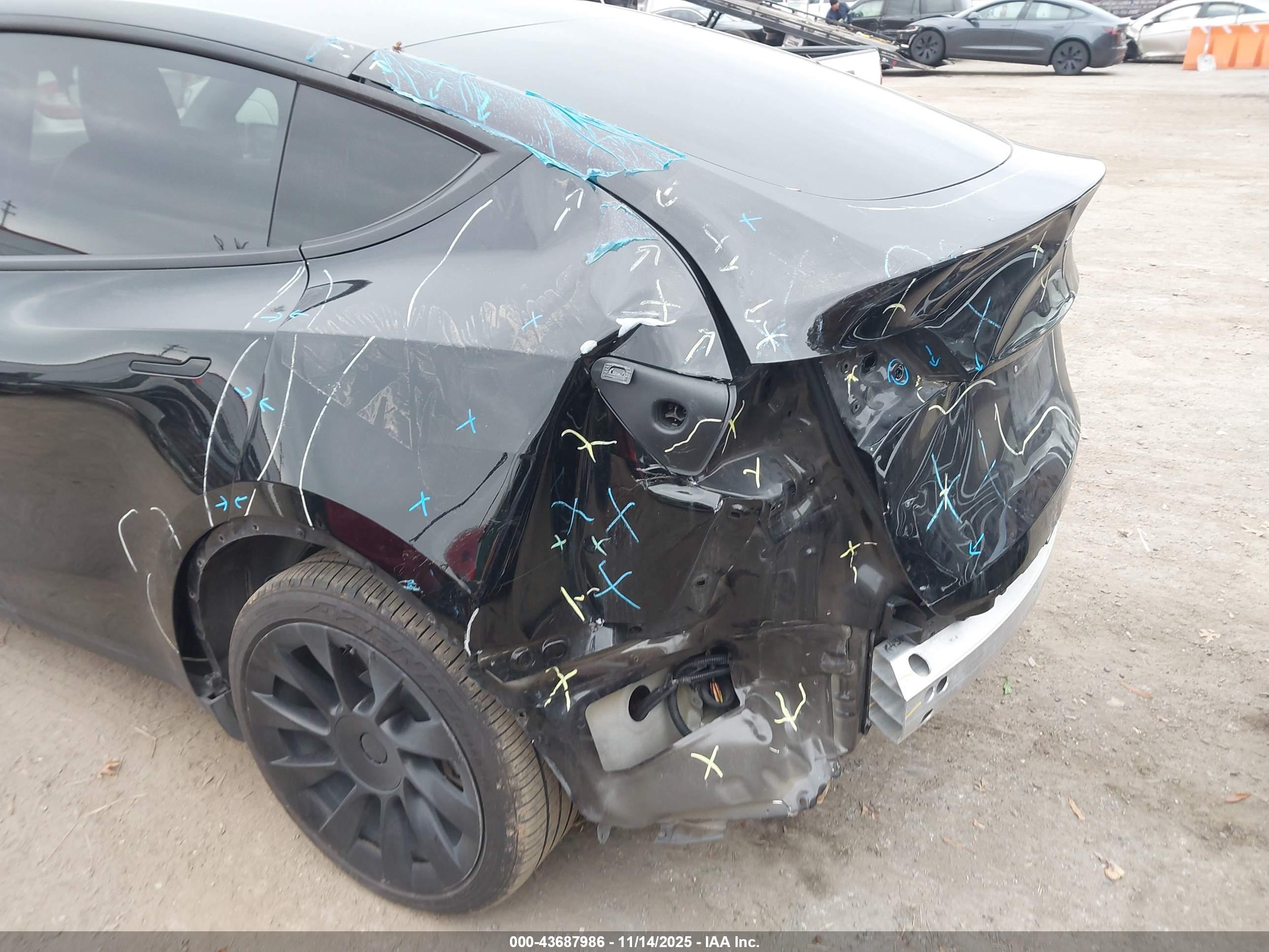 TESLA MODEL image 6
