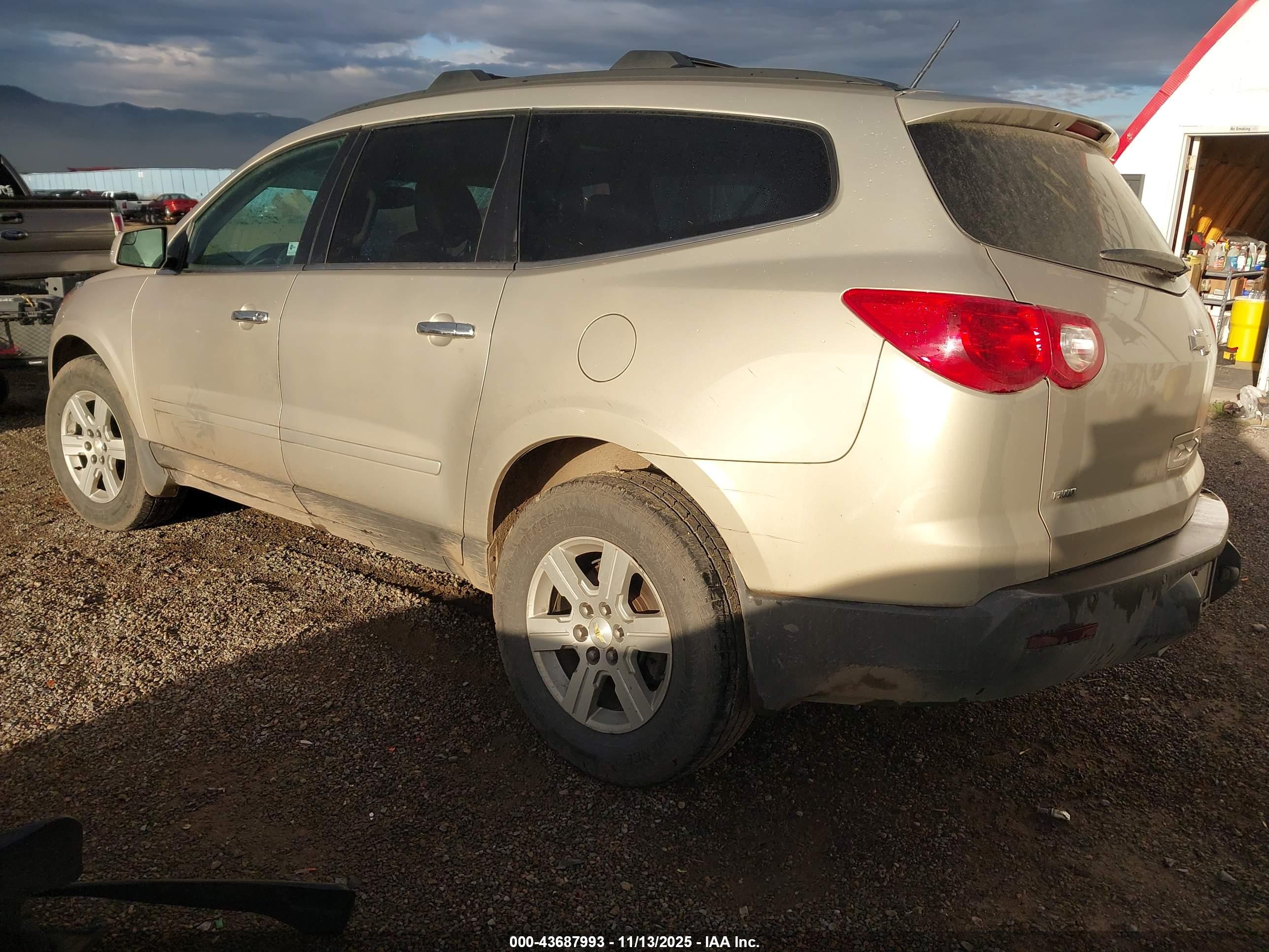 CHEVROLET TRAVERSE image 3