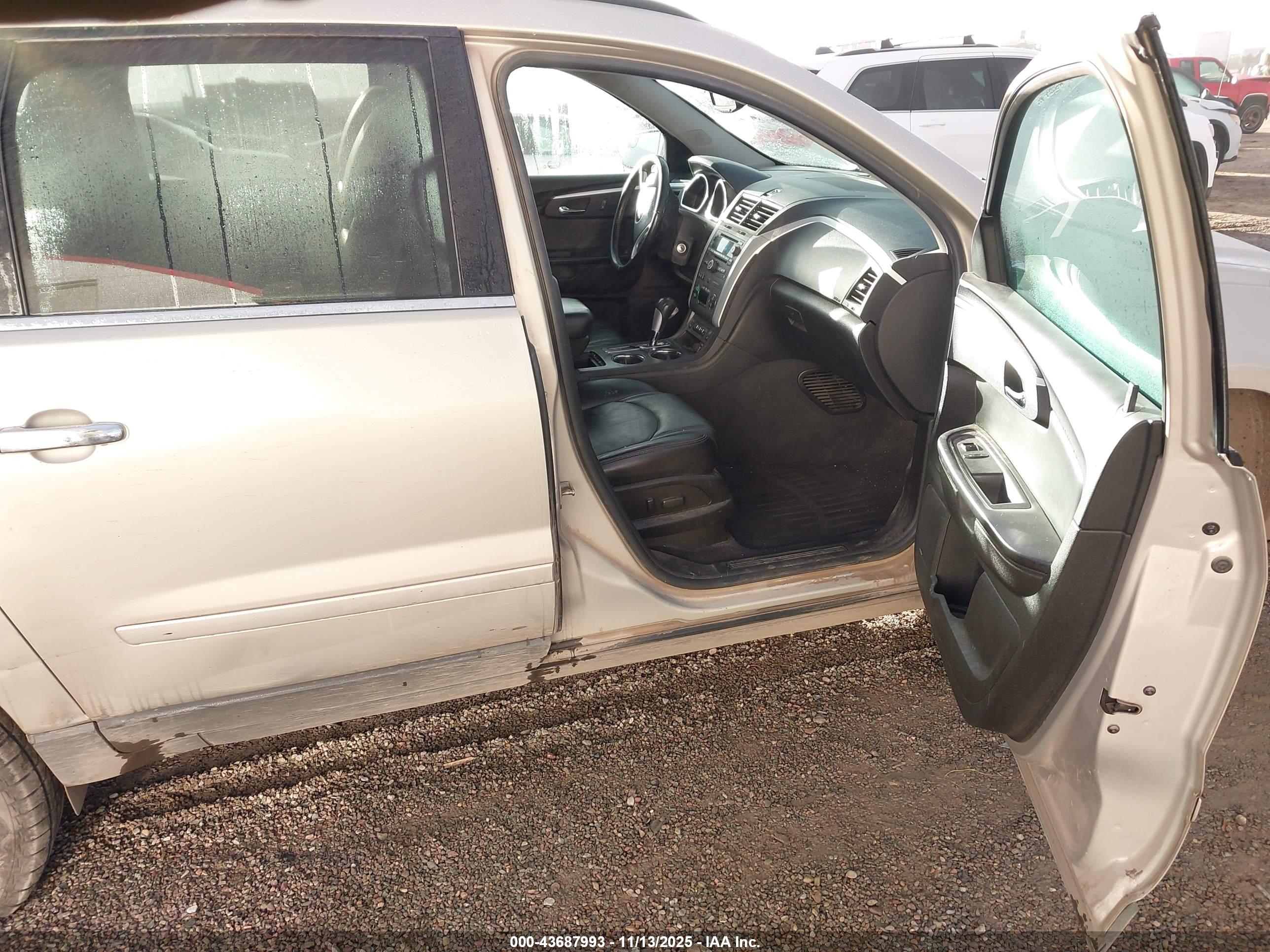 CHEVROLET TRAVERSE image 5