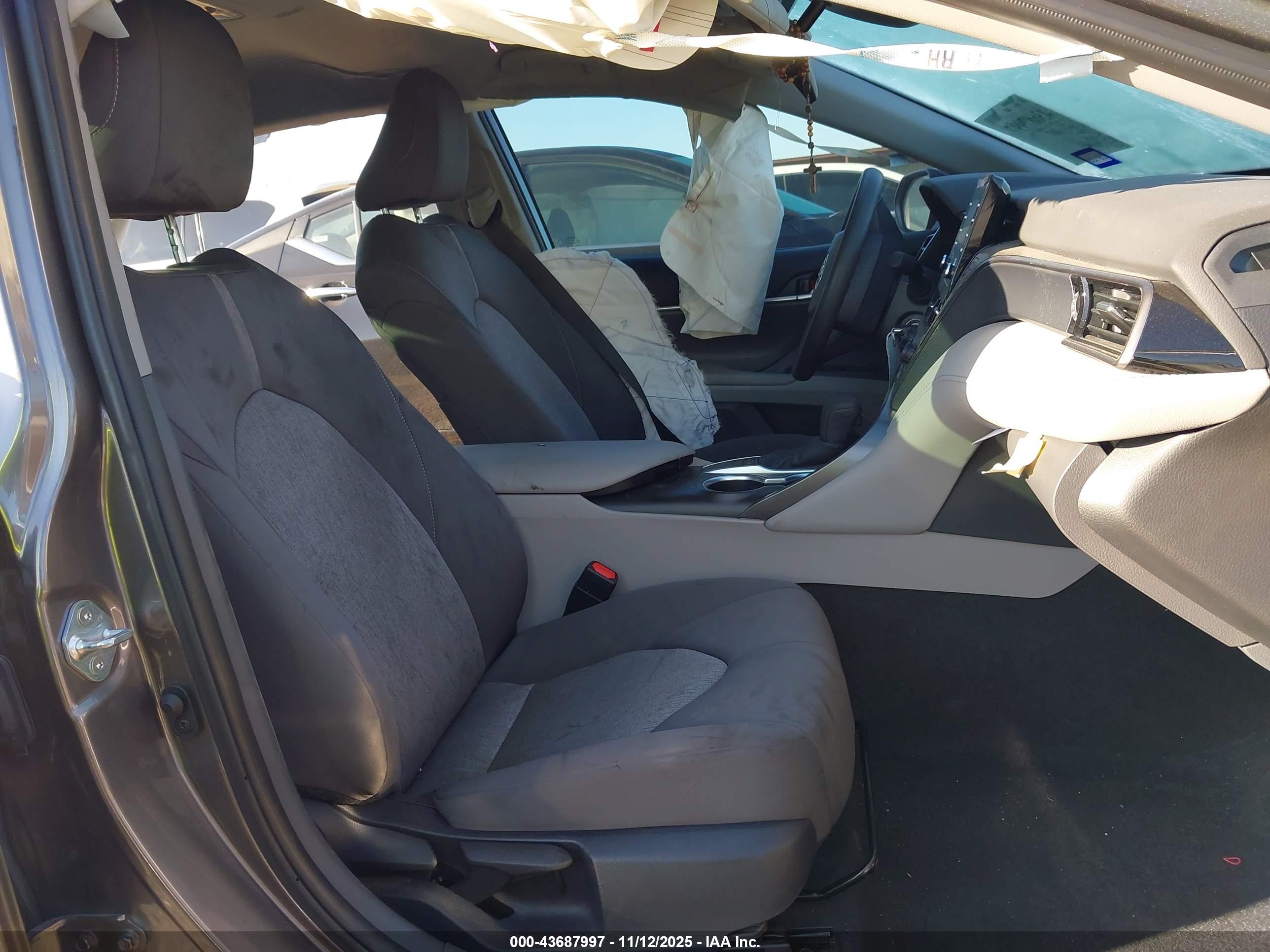 TOYOTA CAMRY image 5