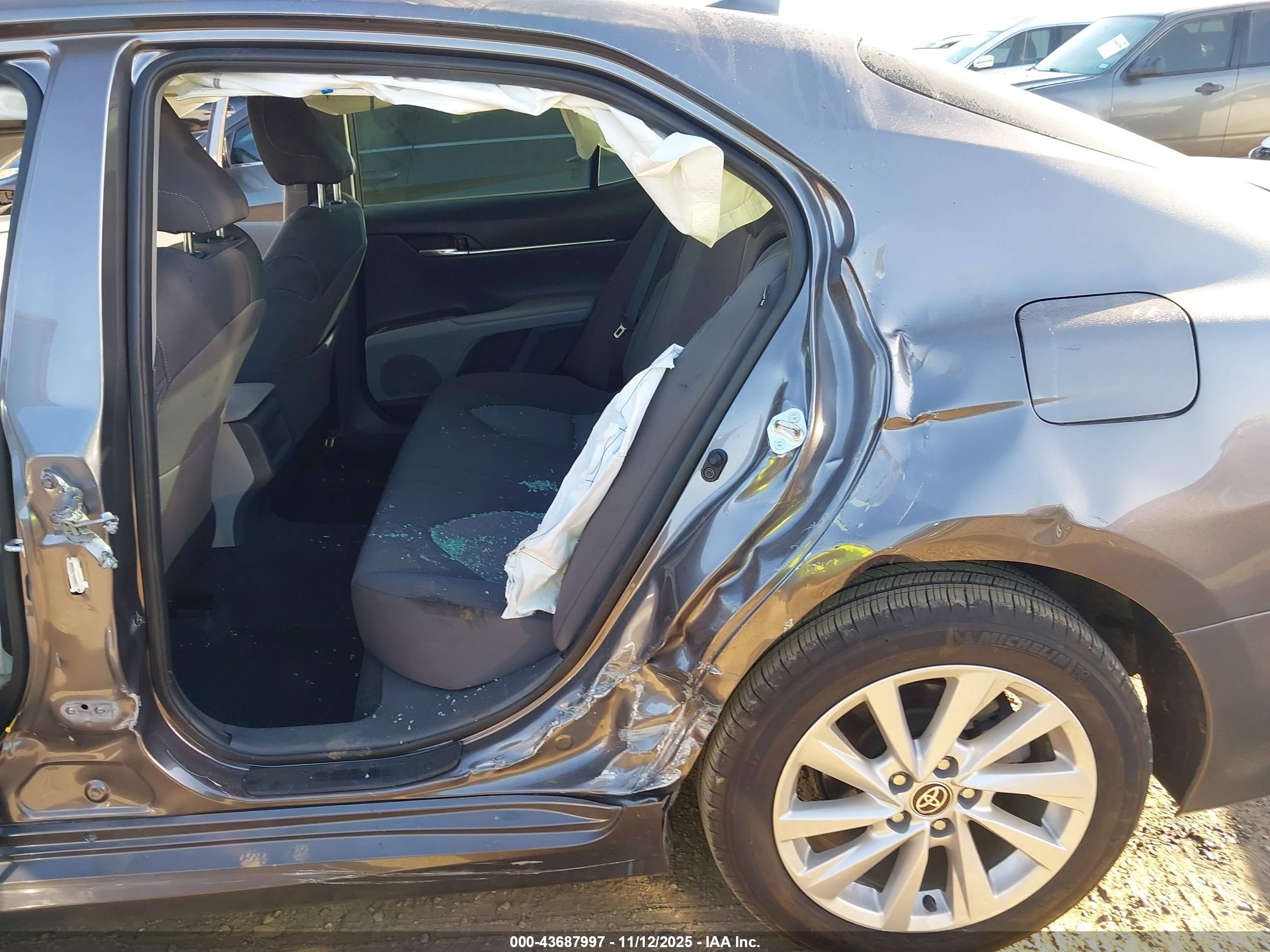 TOYOTA CAMRY image 6