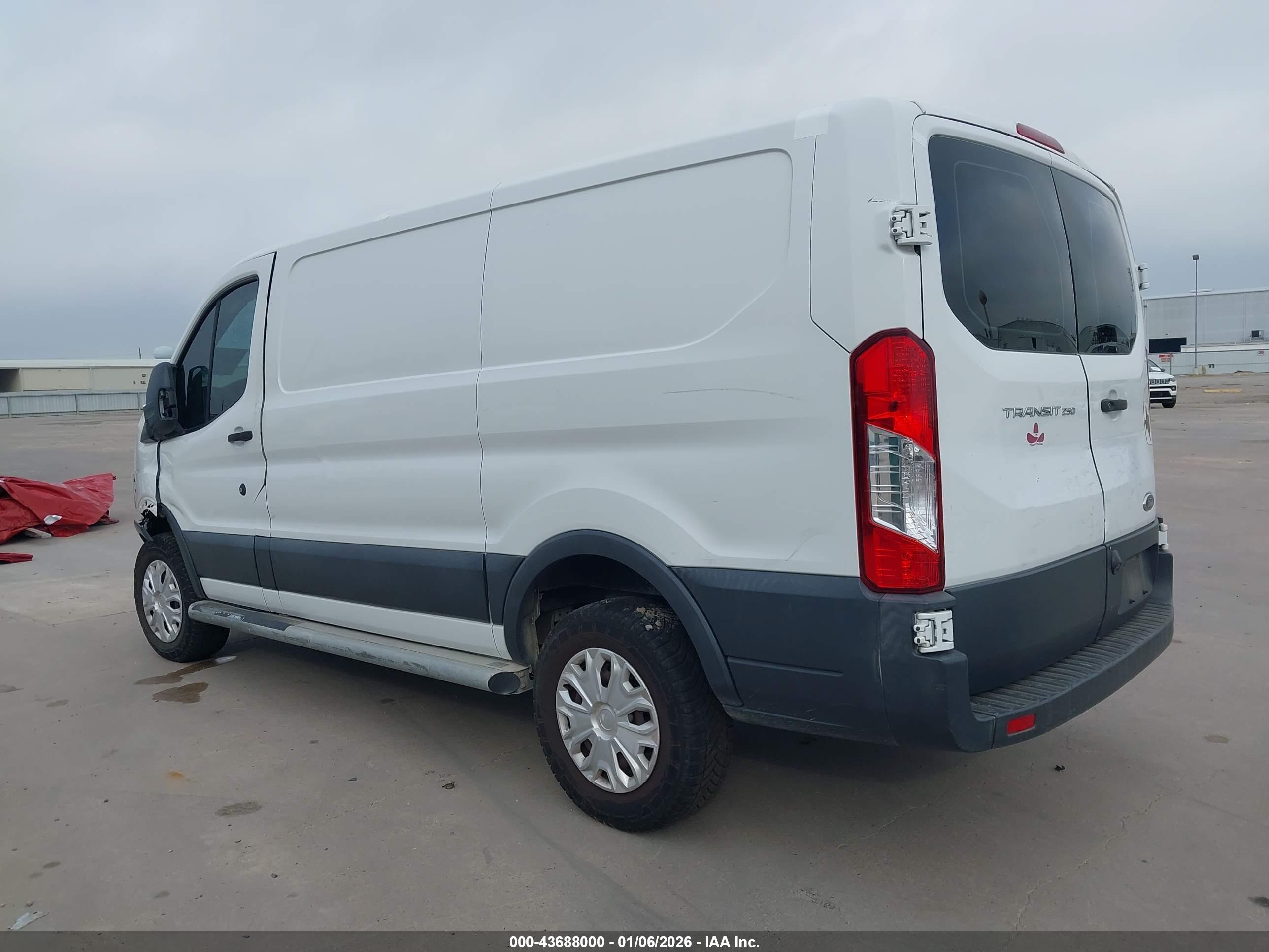 FORD TRANSIT-250 image 3