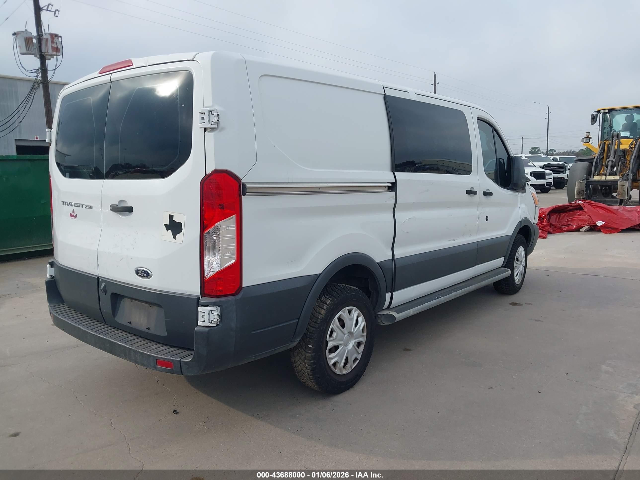 FORD TRANSIT-250 image 4